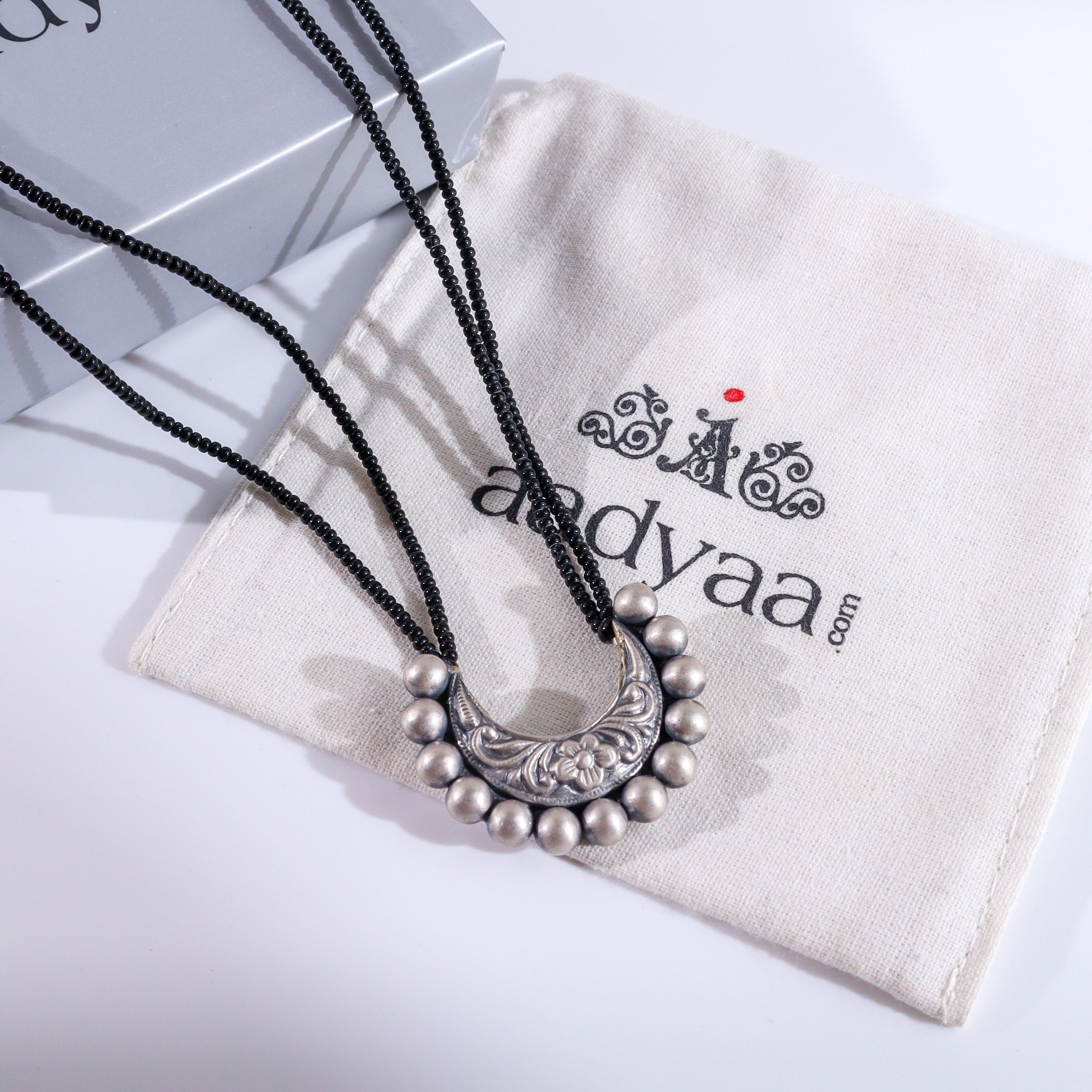 Itihaas Chandrakor Pendant Mangalsutra
