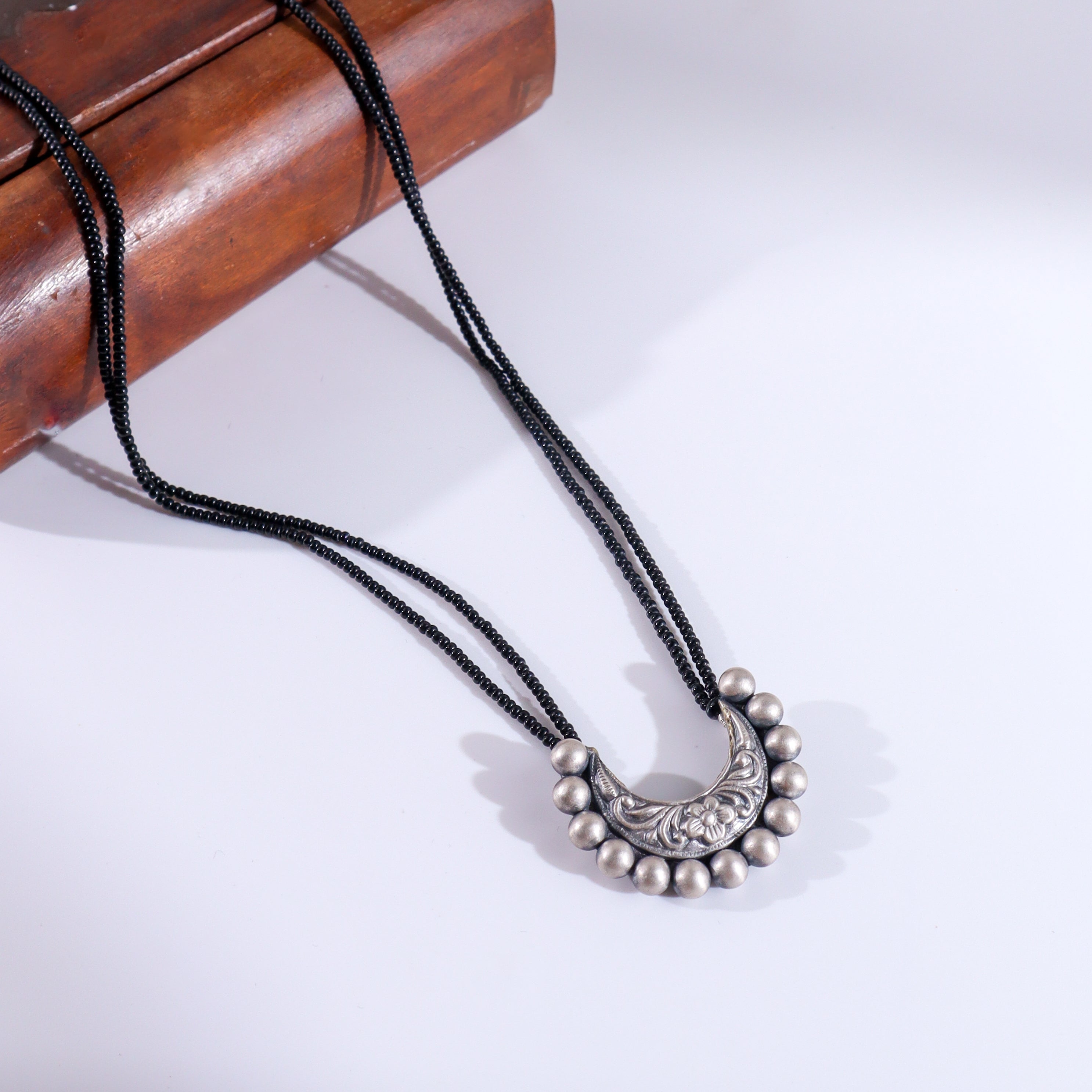 Itihaas Chandrakor Pendant Mangalsutra
