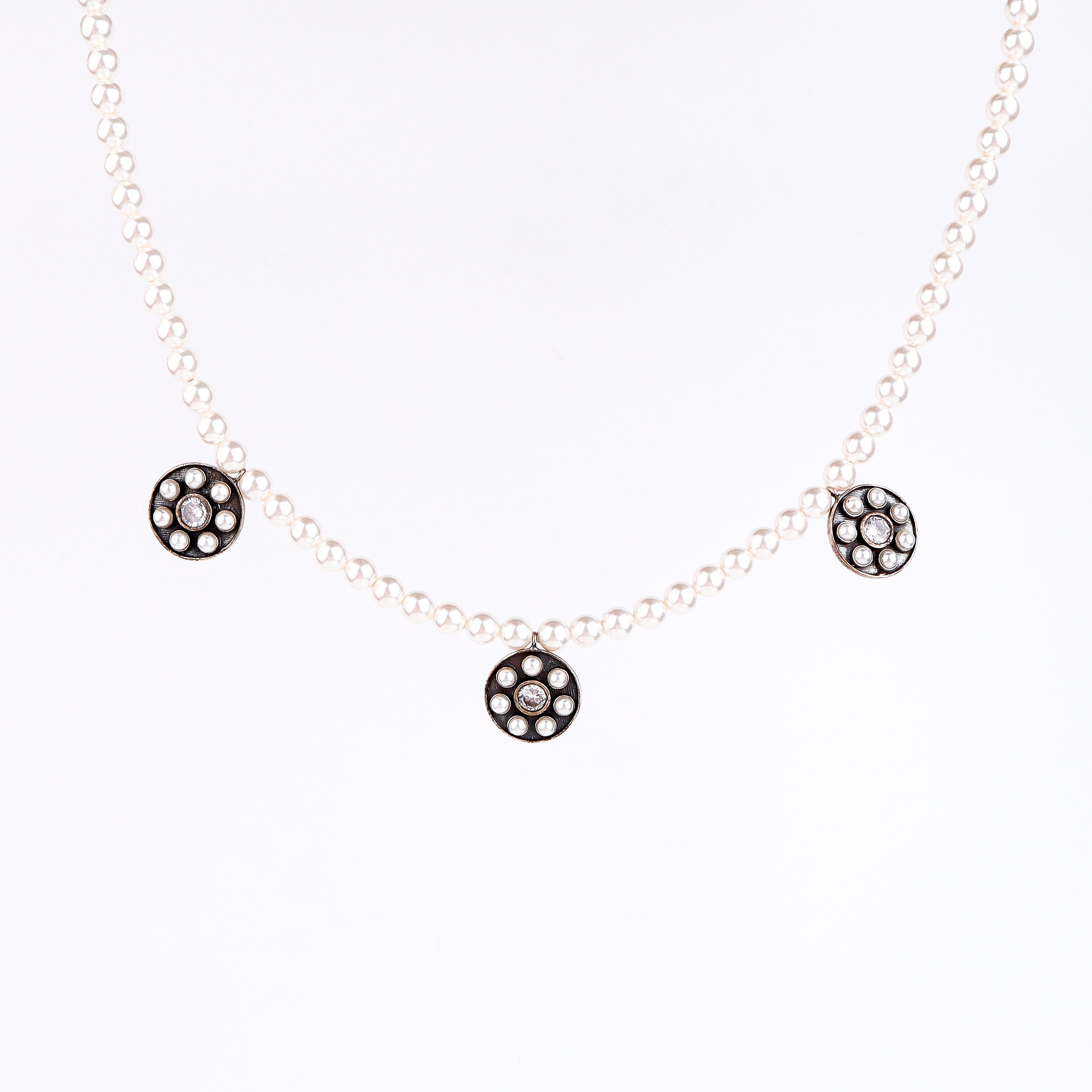Pearl Necklace with Kundan Motif