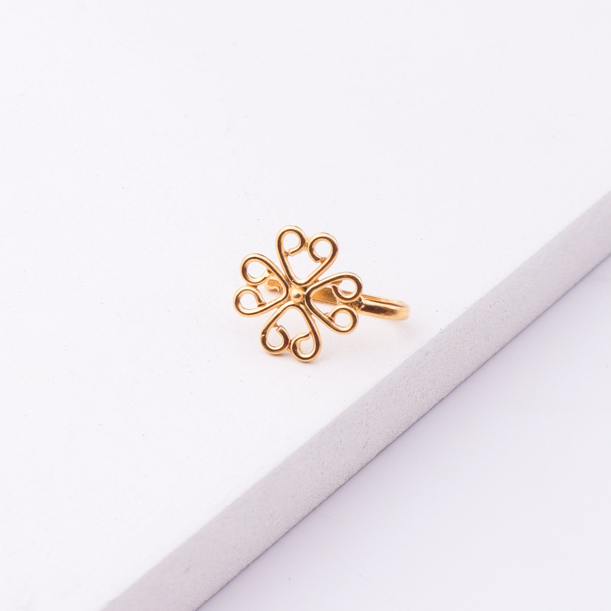 Gold floral ring for jewelry