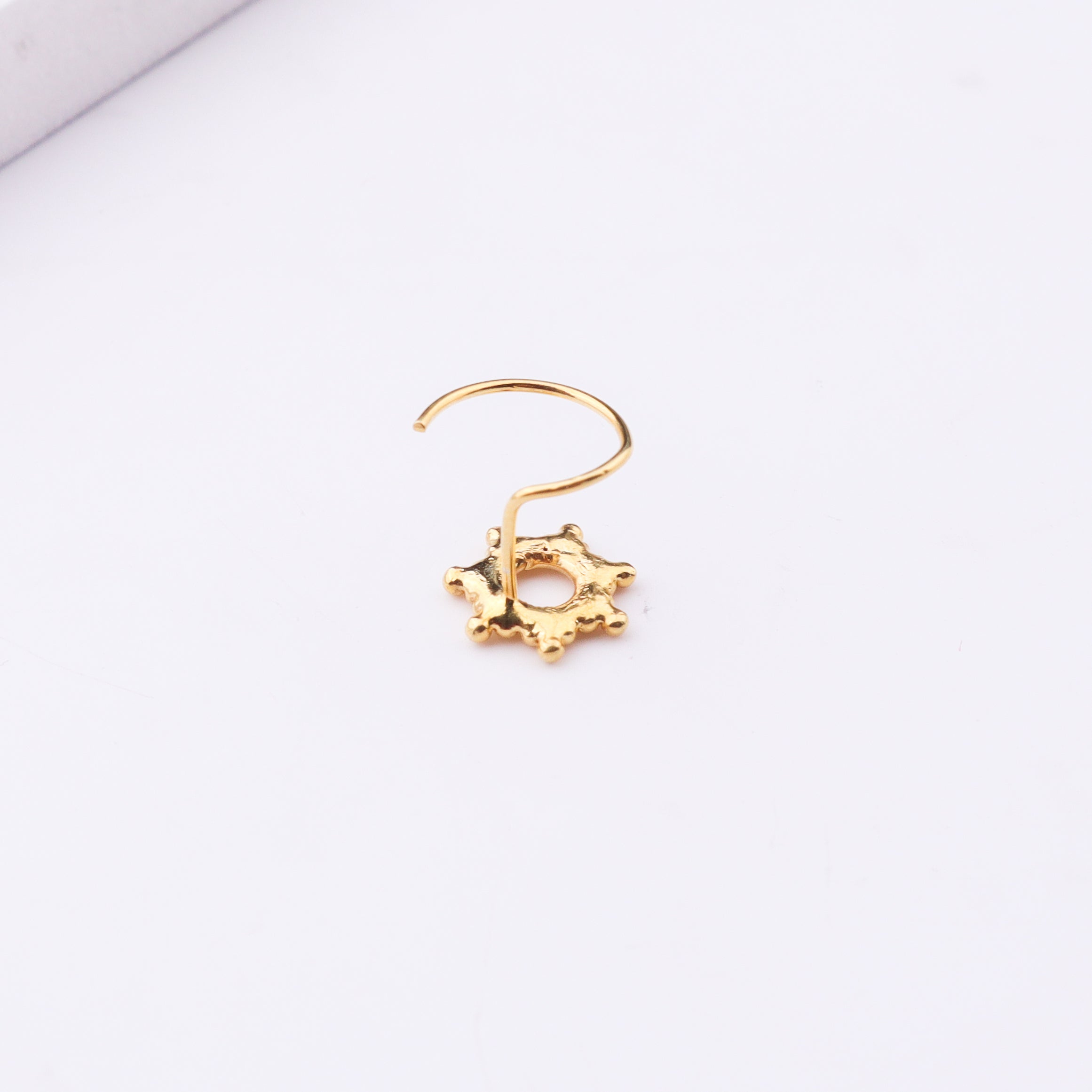 Gold plated star-shaped nose pin for pierced noses