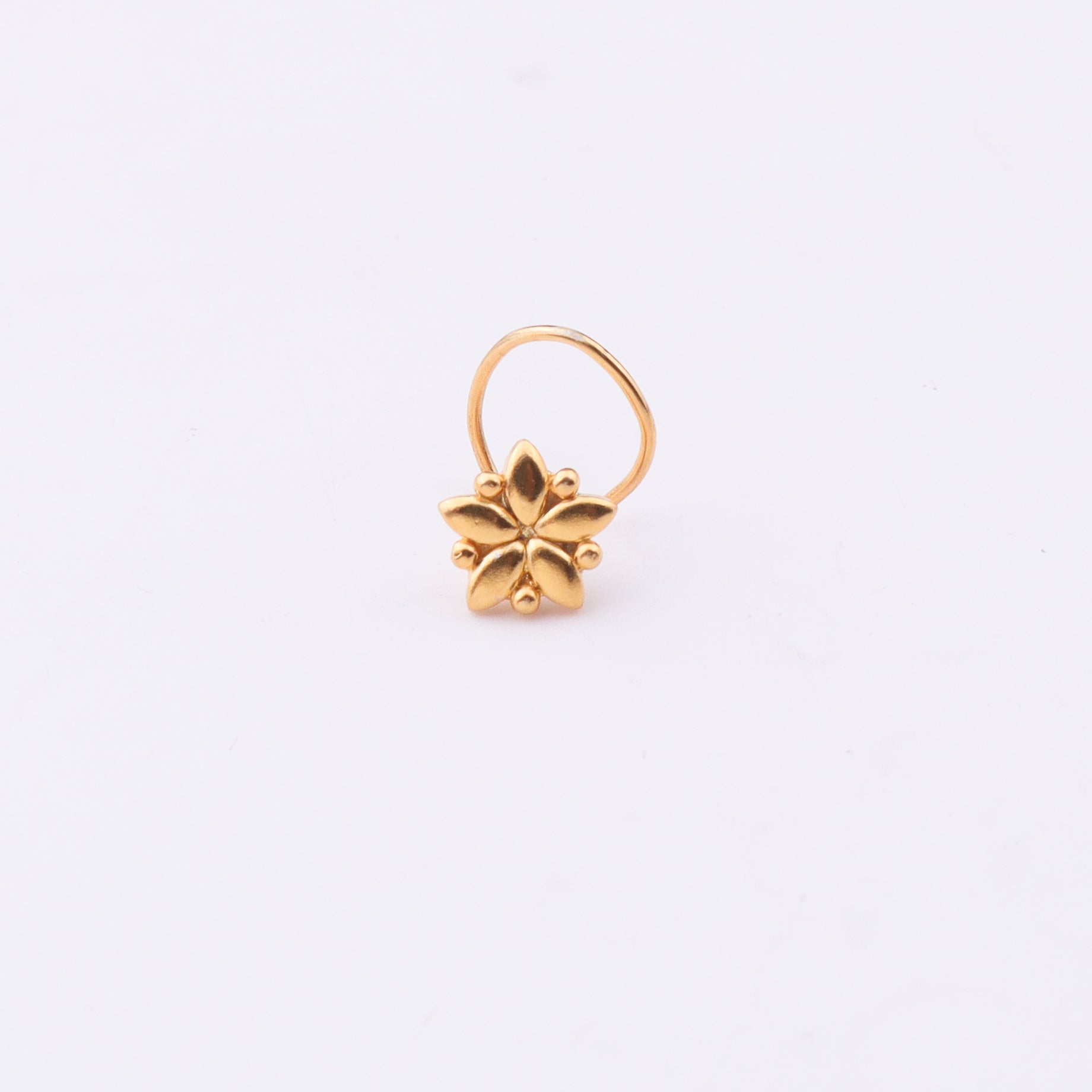 Gold floral nose pin
