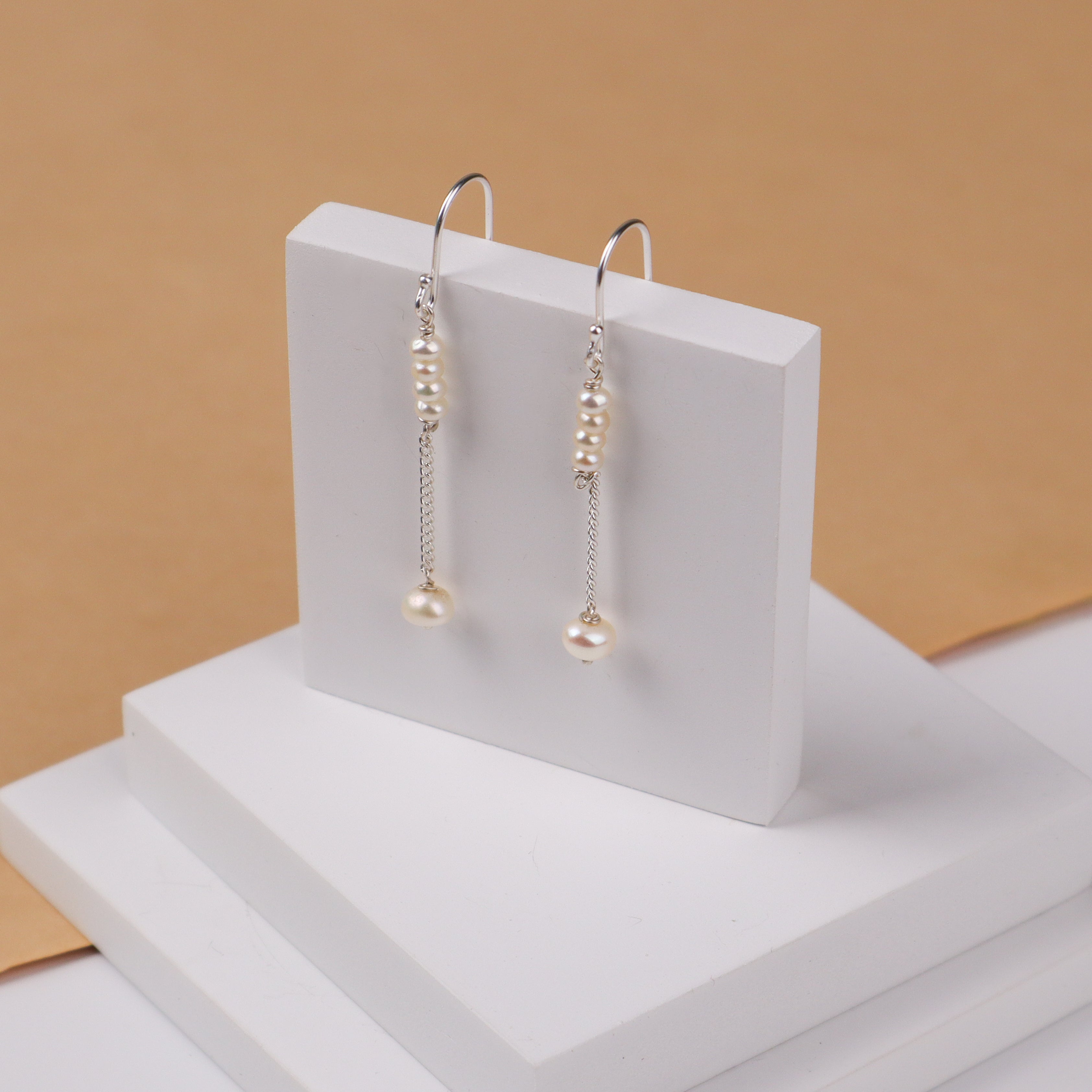 Silver Pearl Earring