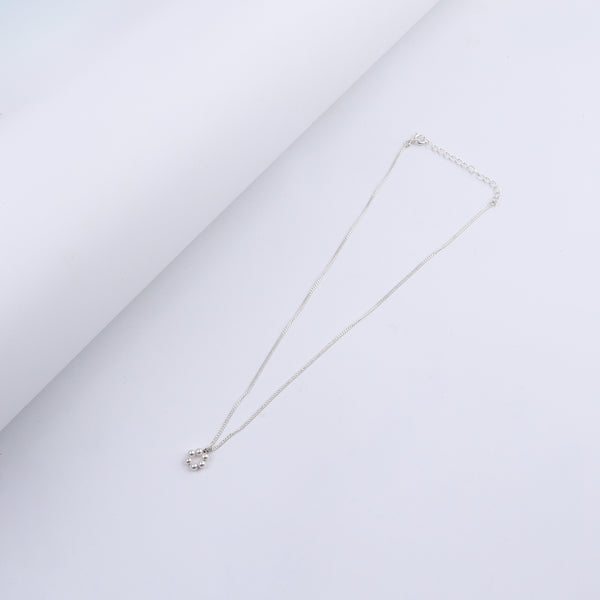 Dainty Pearl Flower Necklace