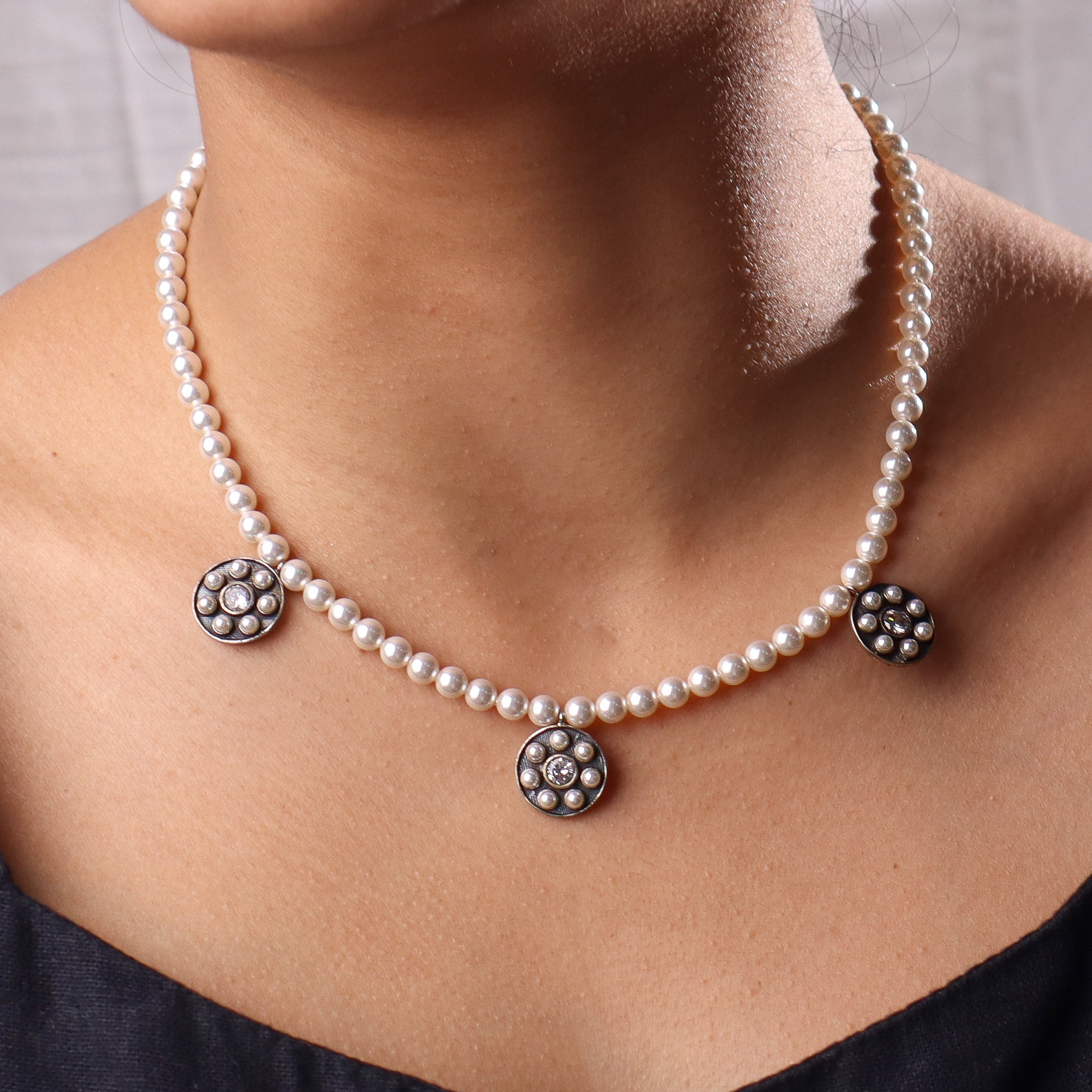 Pearl Necklace with Kundan Motif