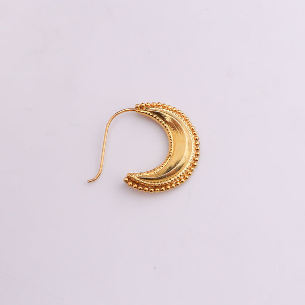 Gold crescent moon nosepin with beaded border for body jewelry
