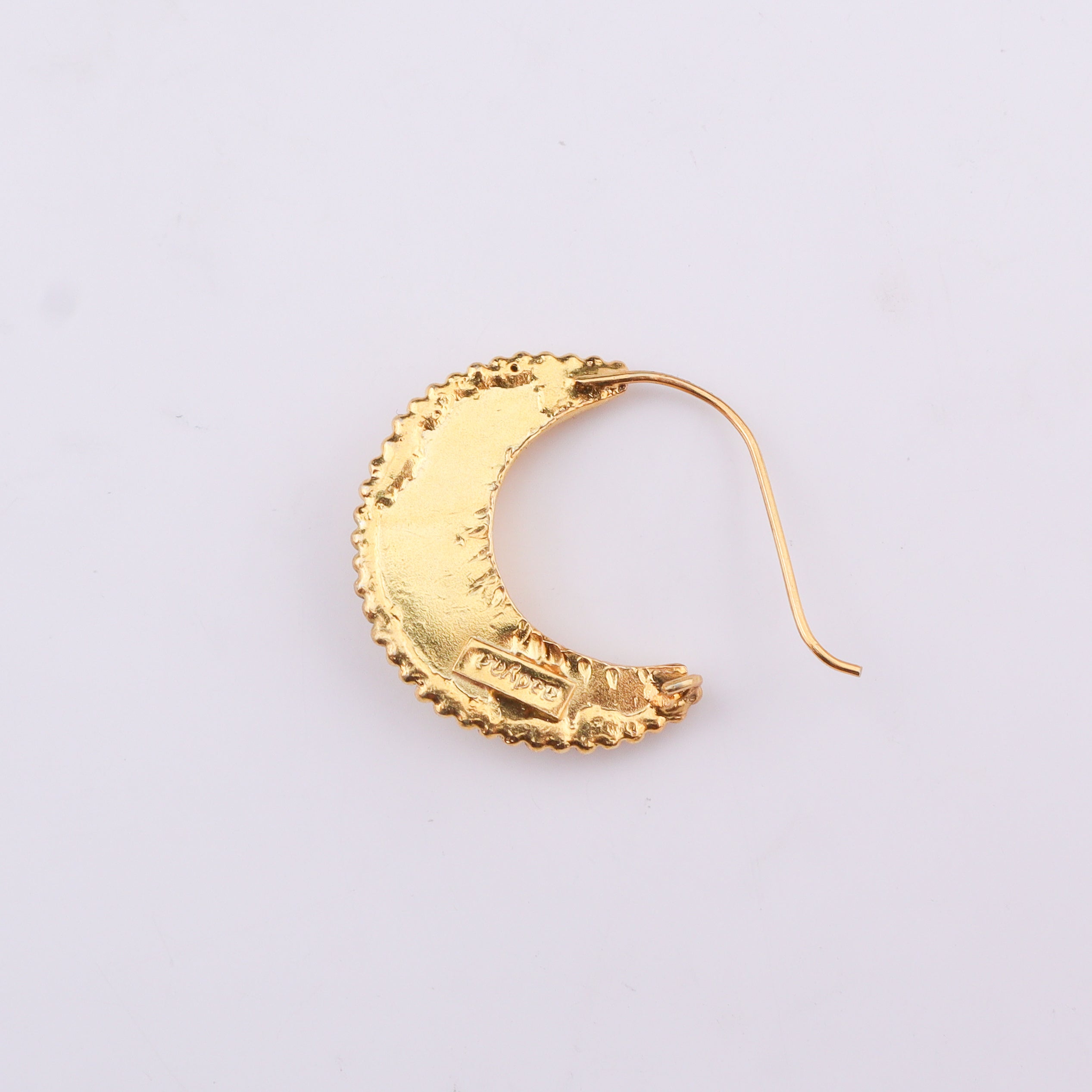 Gold crescent moon nosepin for jewelry
