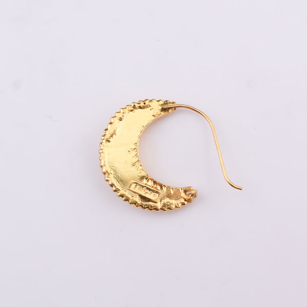Gold crescent moon nosepin for jewelry