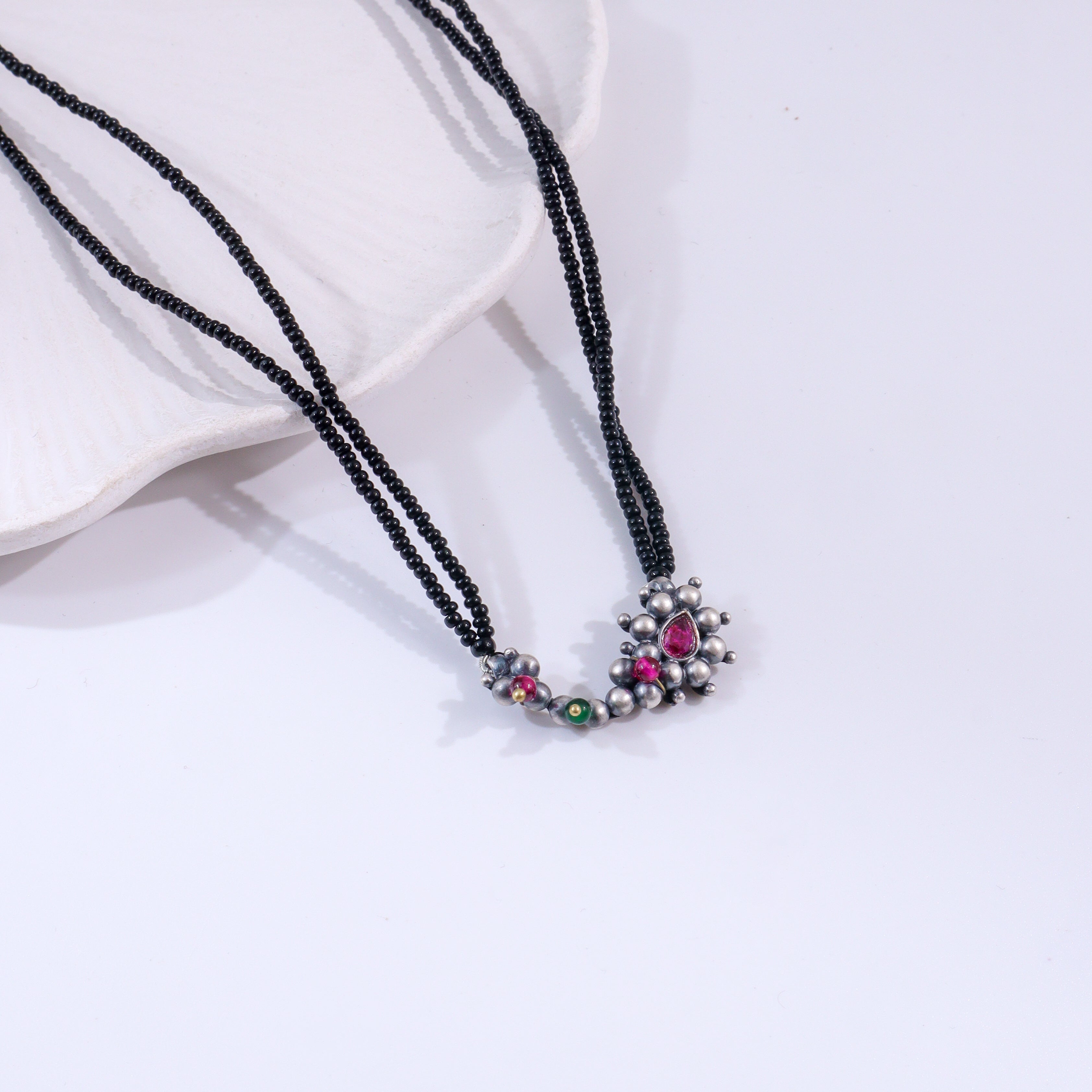 Small Motif Itihaas Maharashtrian Nath Mangalsutra