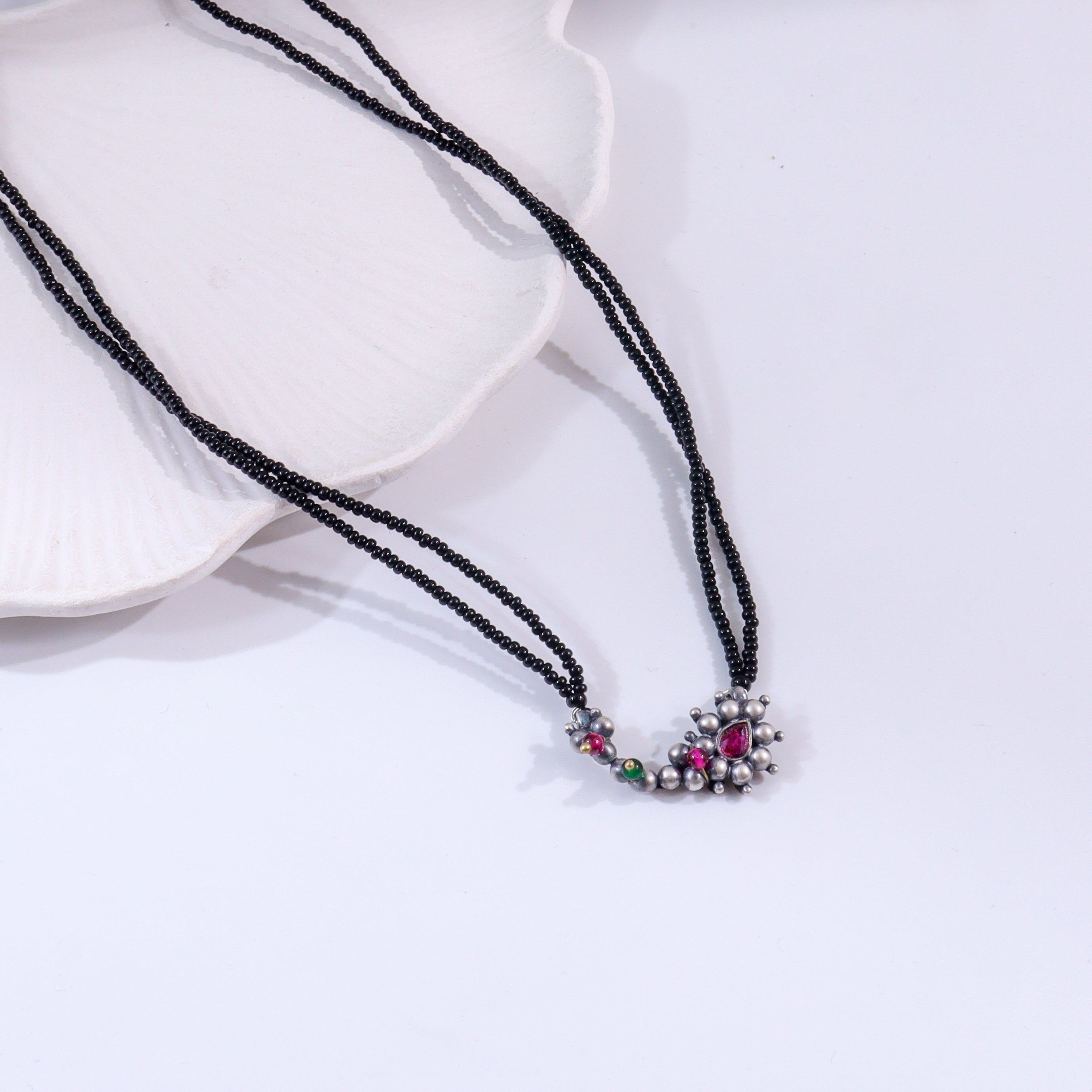 Small Motif Itihaas Maharashtrian Nath Mangalsutra
