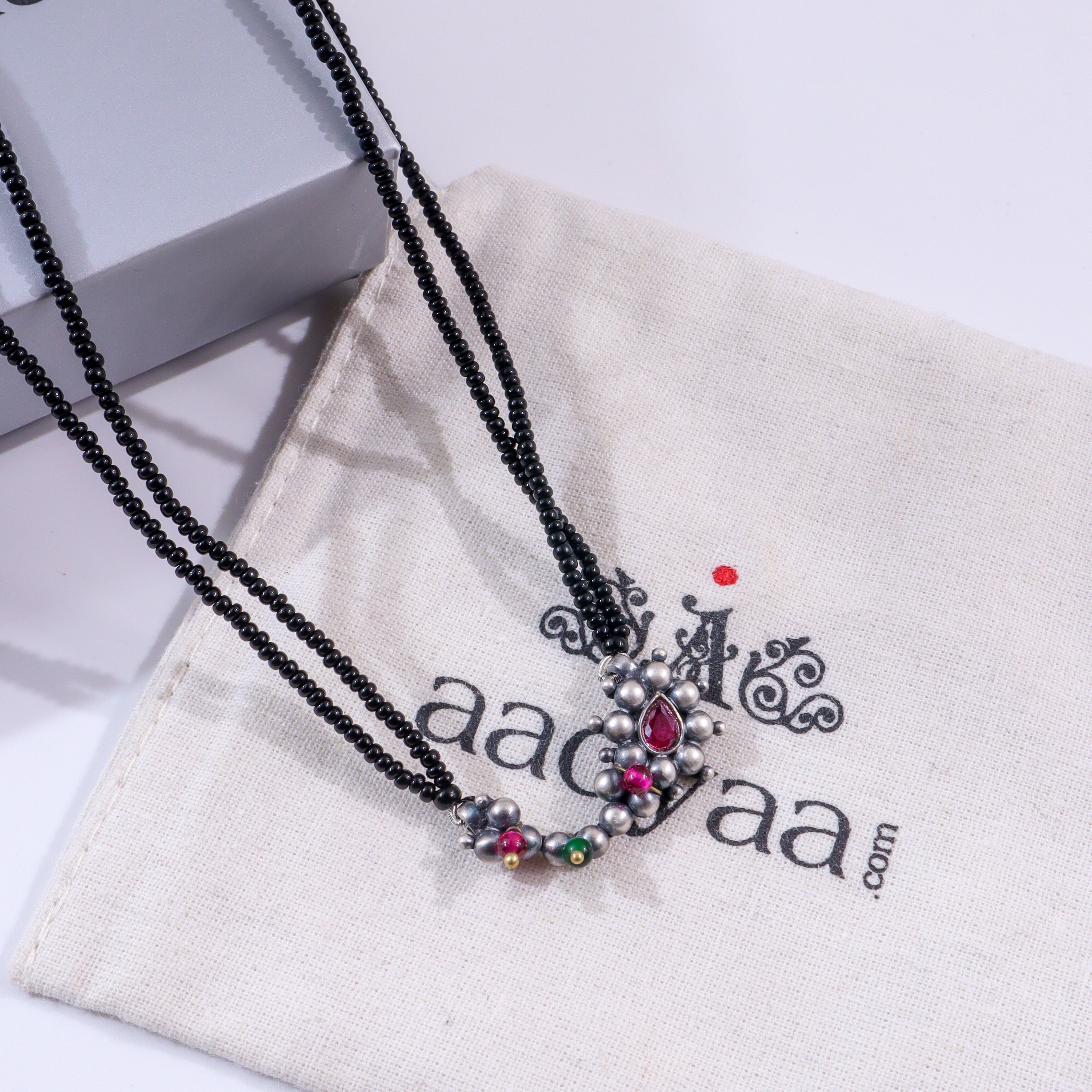 Small Motif Itihaas Maharashtrian Nath Mangalsutra