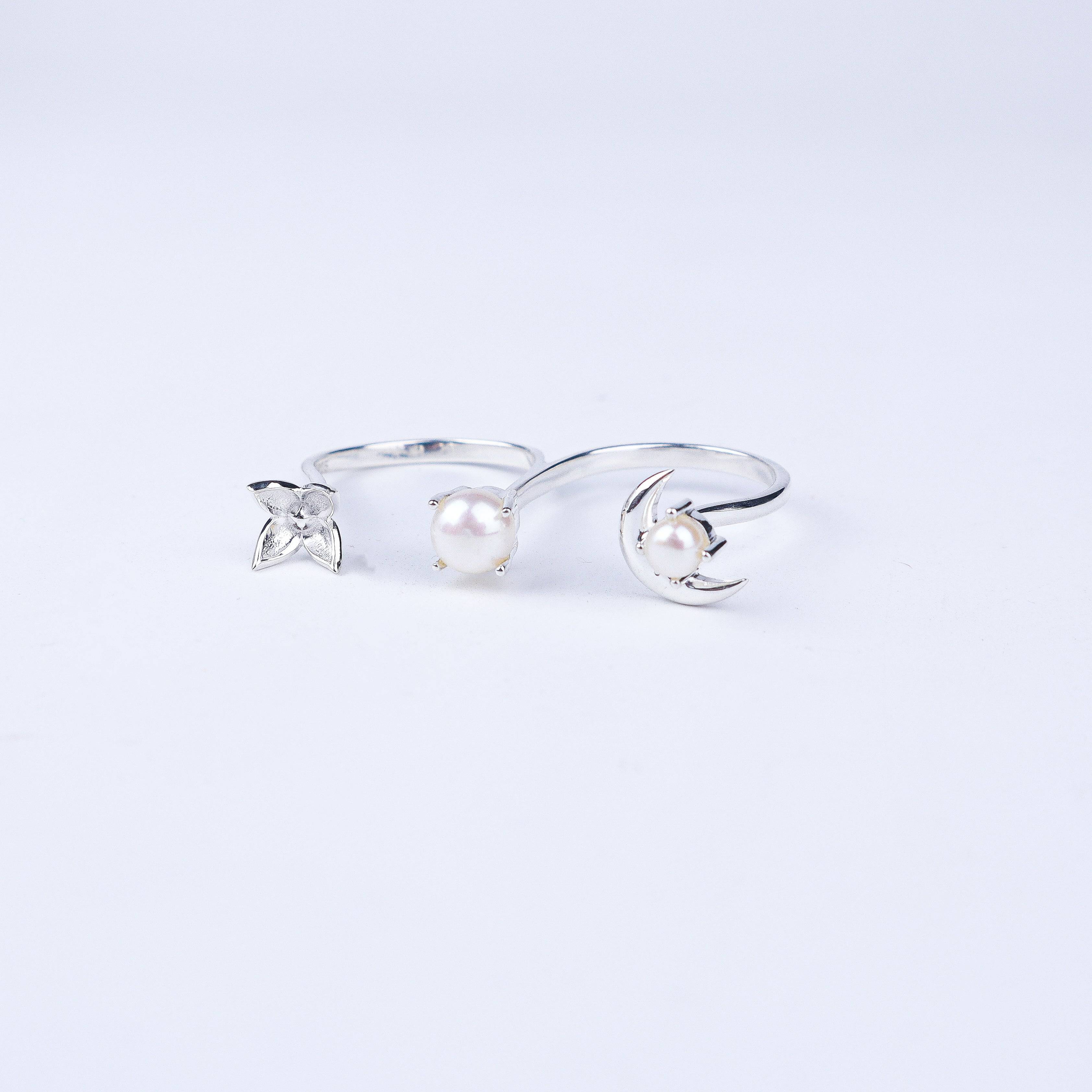 Pearl Moonflower two finger ring
