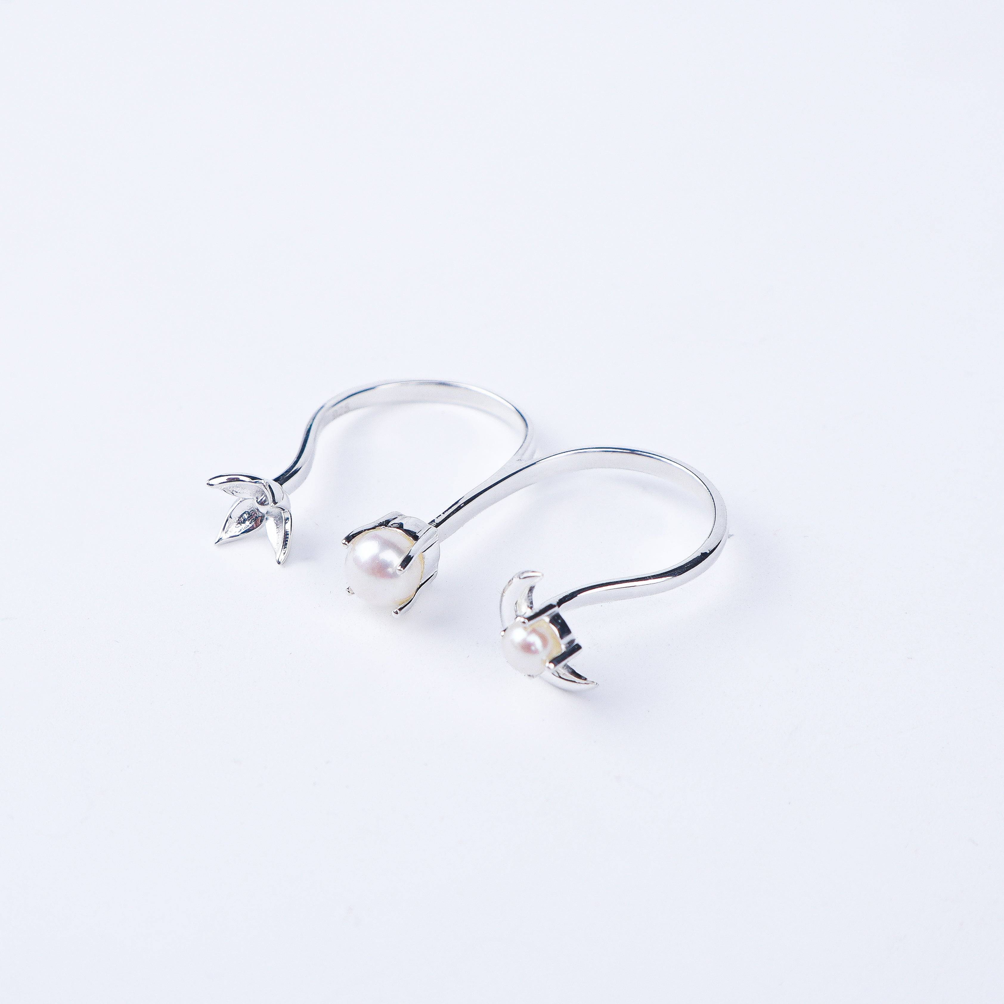 Pearl Moonflower two finger ring