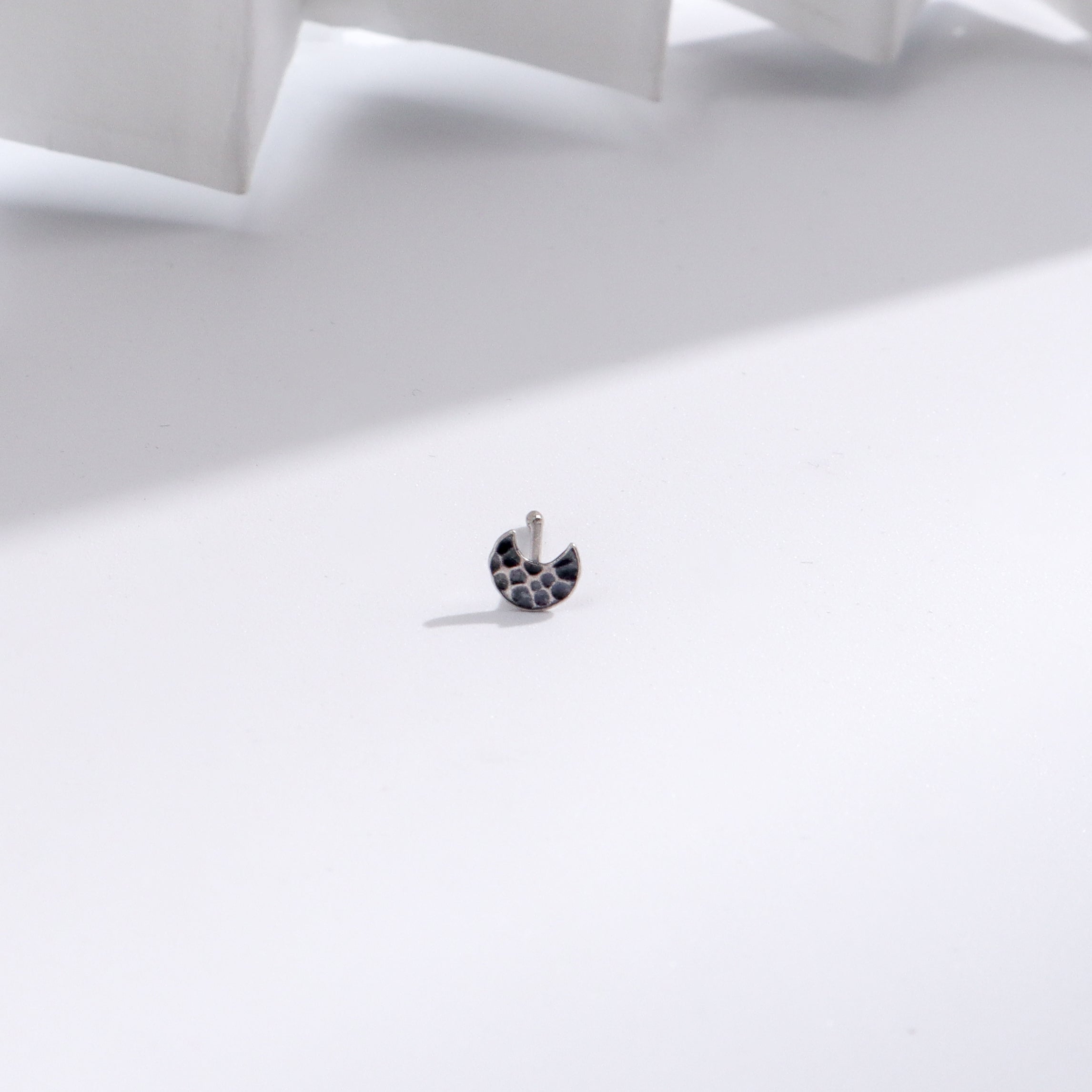 Silver hammered crescent nose pin