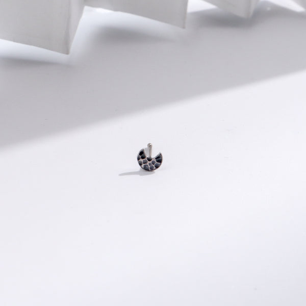 Silver hammered crescent nose pin