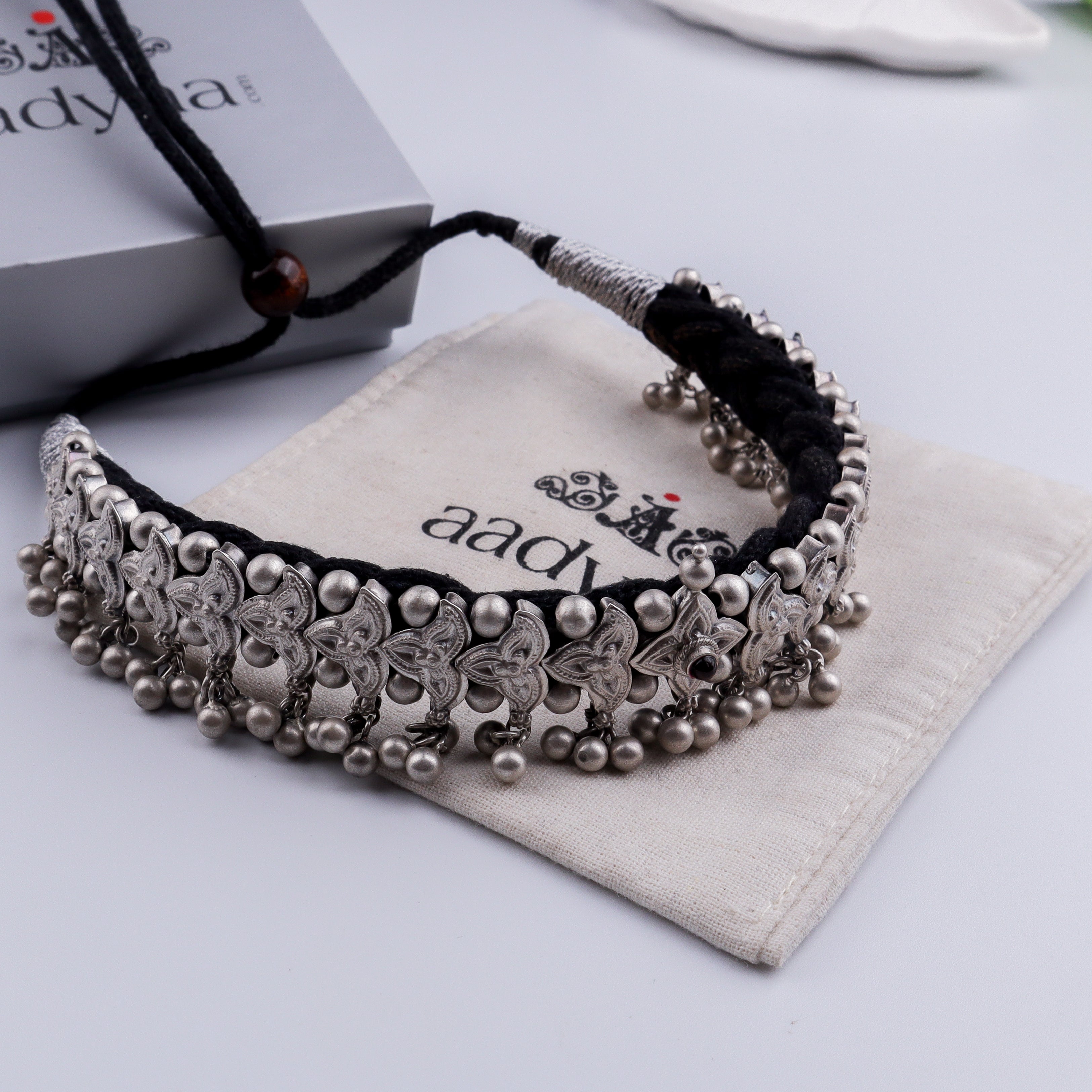 Belpaantik : Silver Oxidised Finish