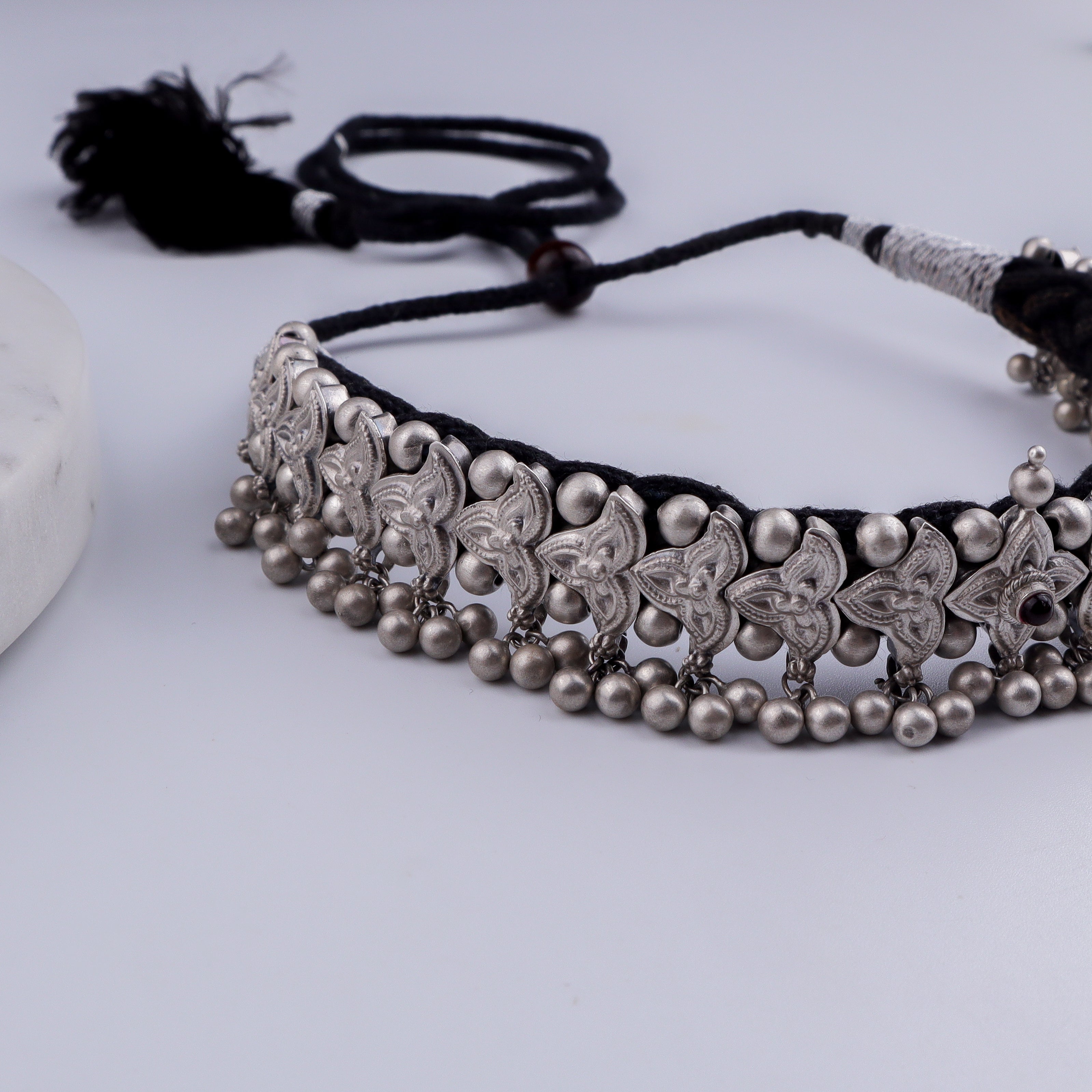 Belpaantik : Silver Oxidised Finish