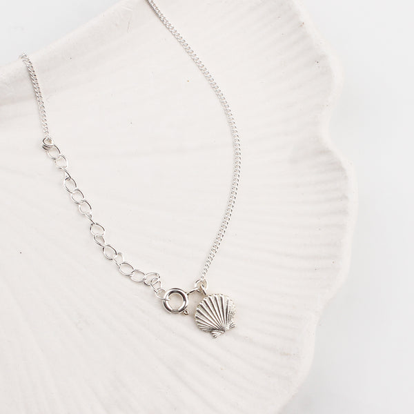 Silver Chain & Shell Charm Anklet by House of Aadyaa