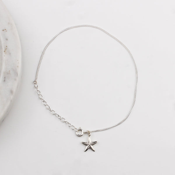 Coastal-inspired starfish charm silver anklet