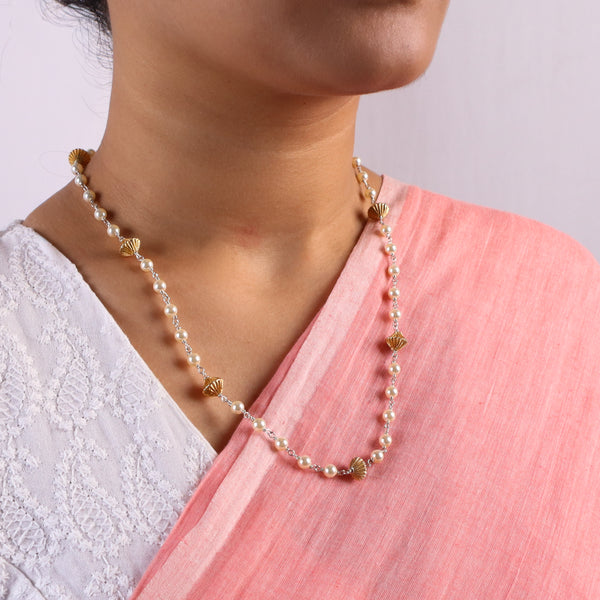 silver bead detailing and pearl accents on ganthan