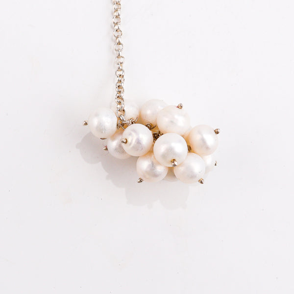 silver tie and wear necklace with pearls for daily styling