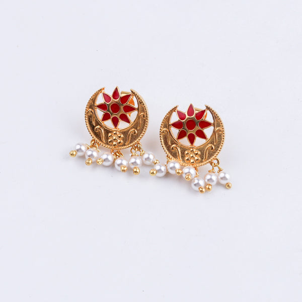 Gold-plated floral earrings with pearl accents