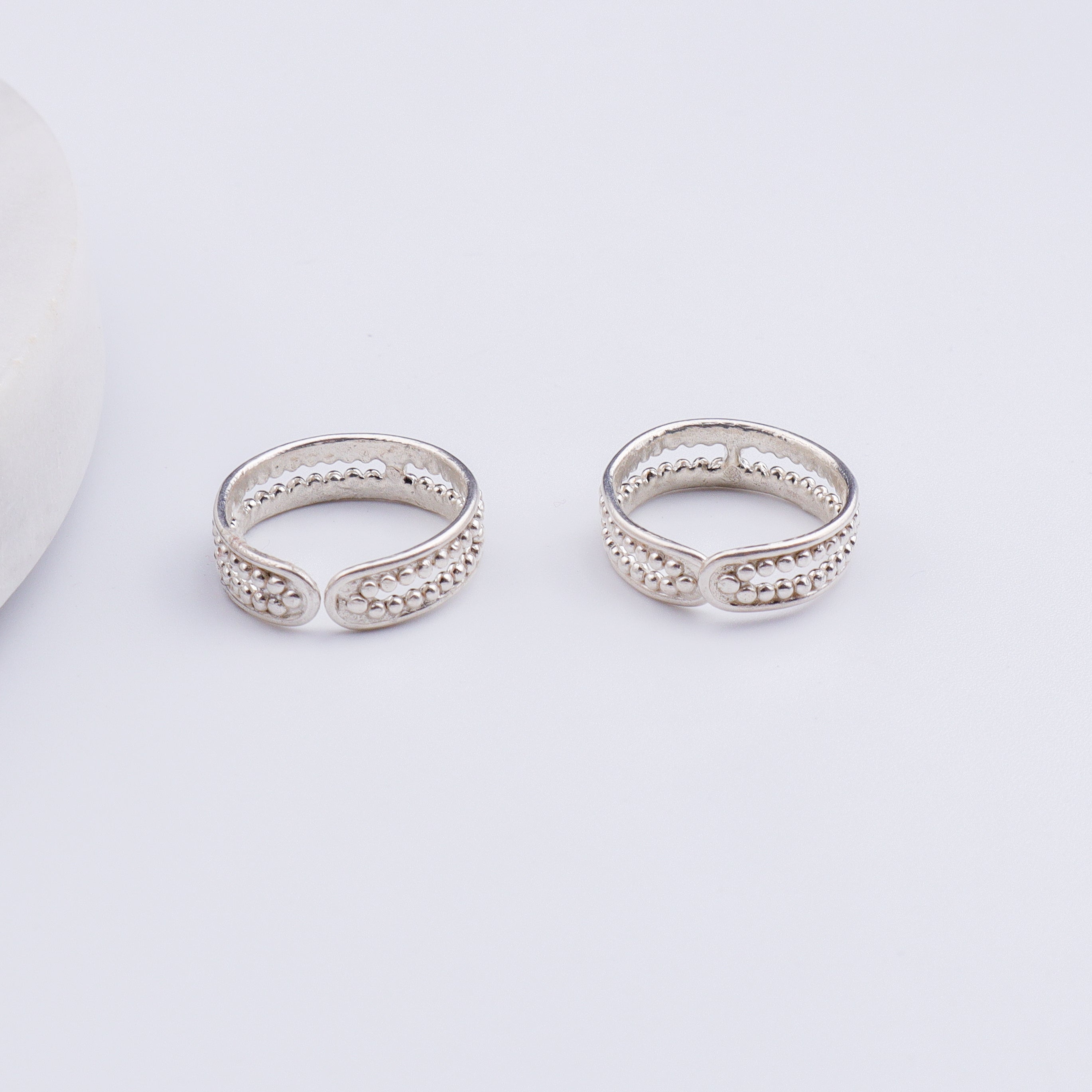Silver Shiny Dotted Toe Ring