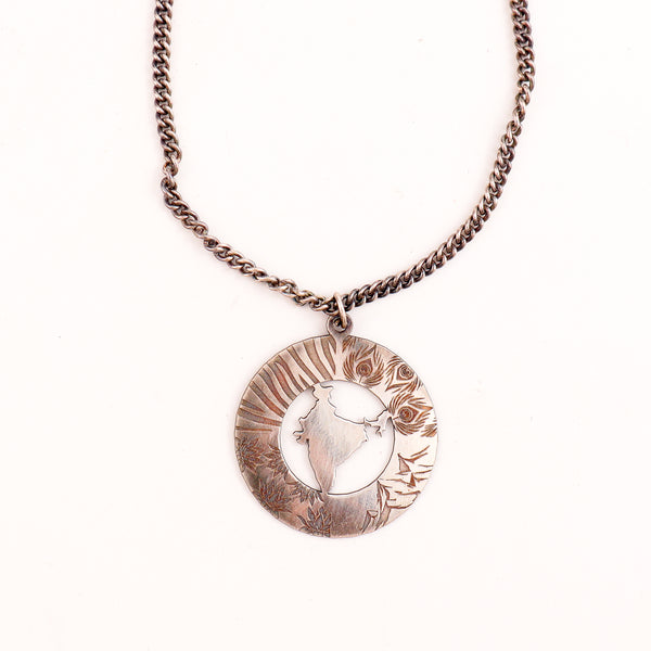 Model wearing unisex India silver necklace for everyday styling