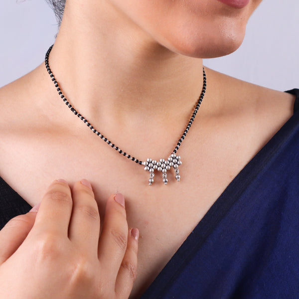 Maharashtrian kudi motif silver mangalsutra detailing