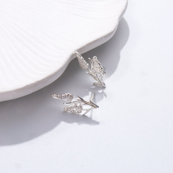 Silver leaf-shaped jewelry piece