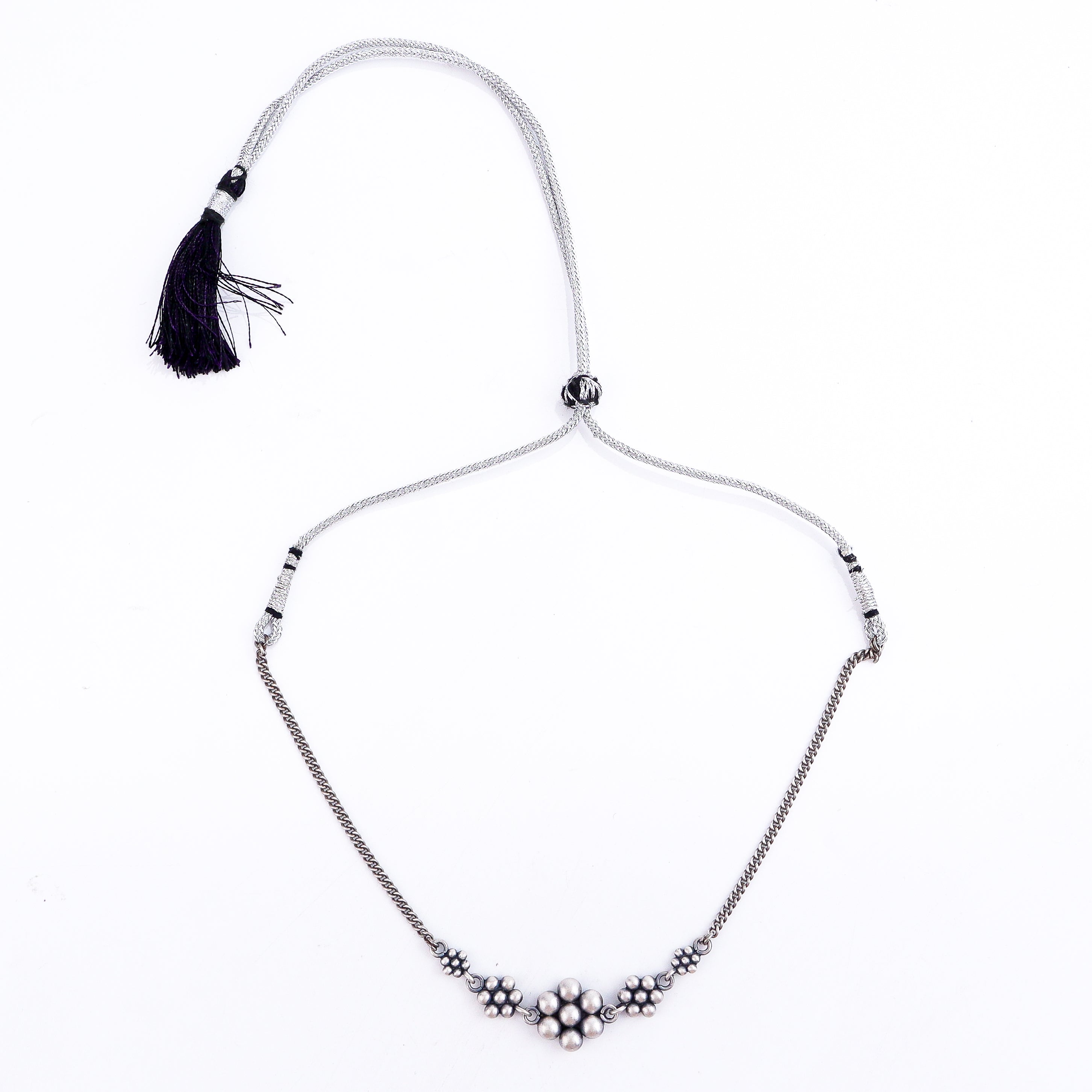 wear silver 5 kudi choker for traditional styling