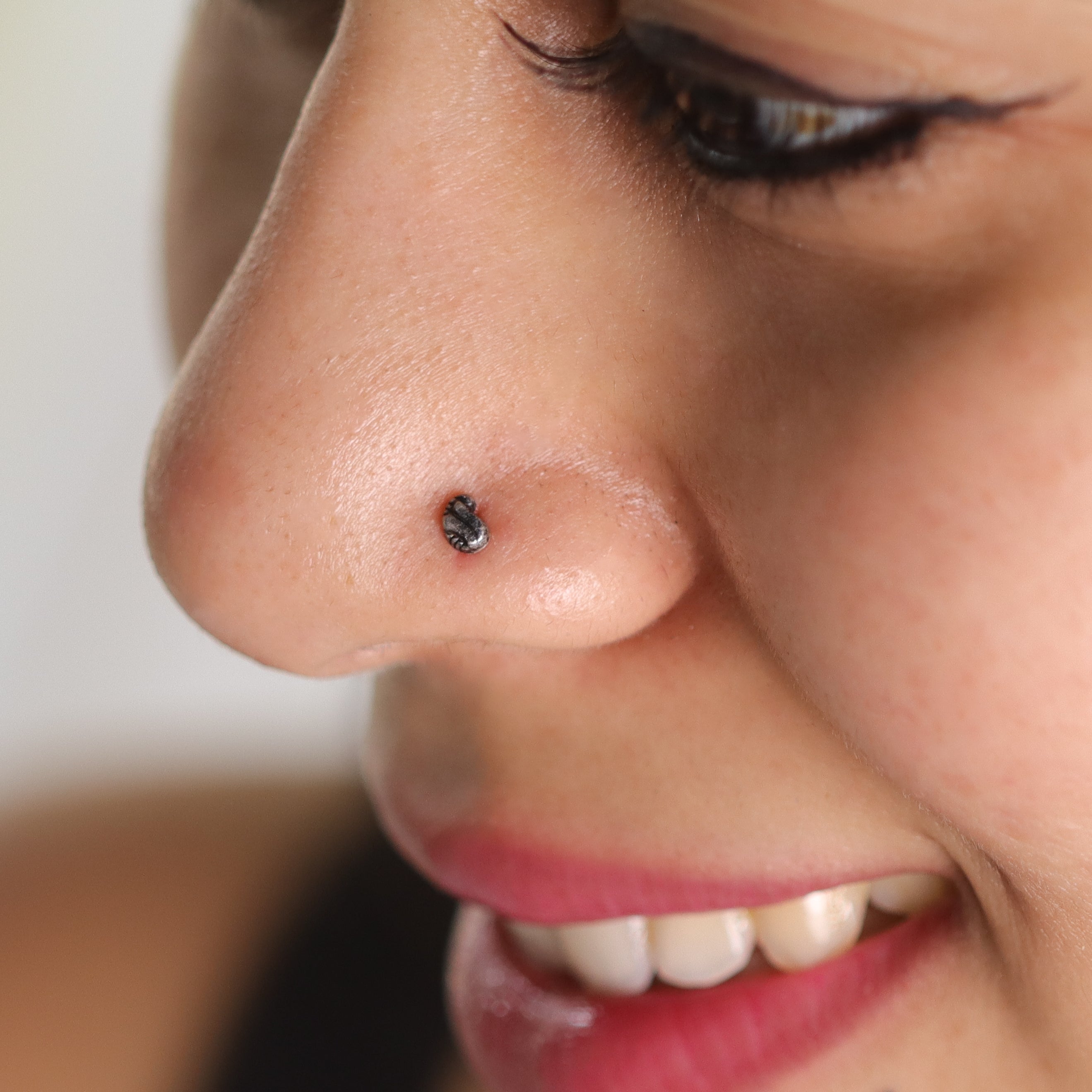 Silver Paisely Nose pin