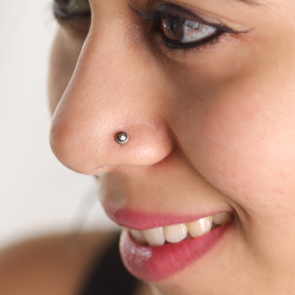 Silver Round Textured Nose pin