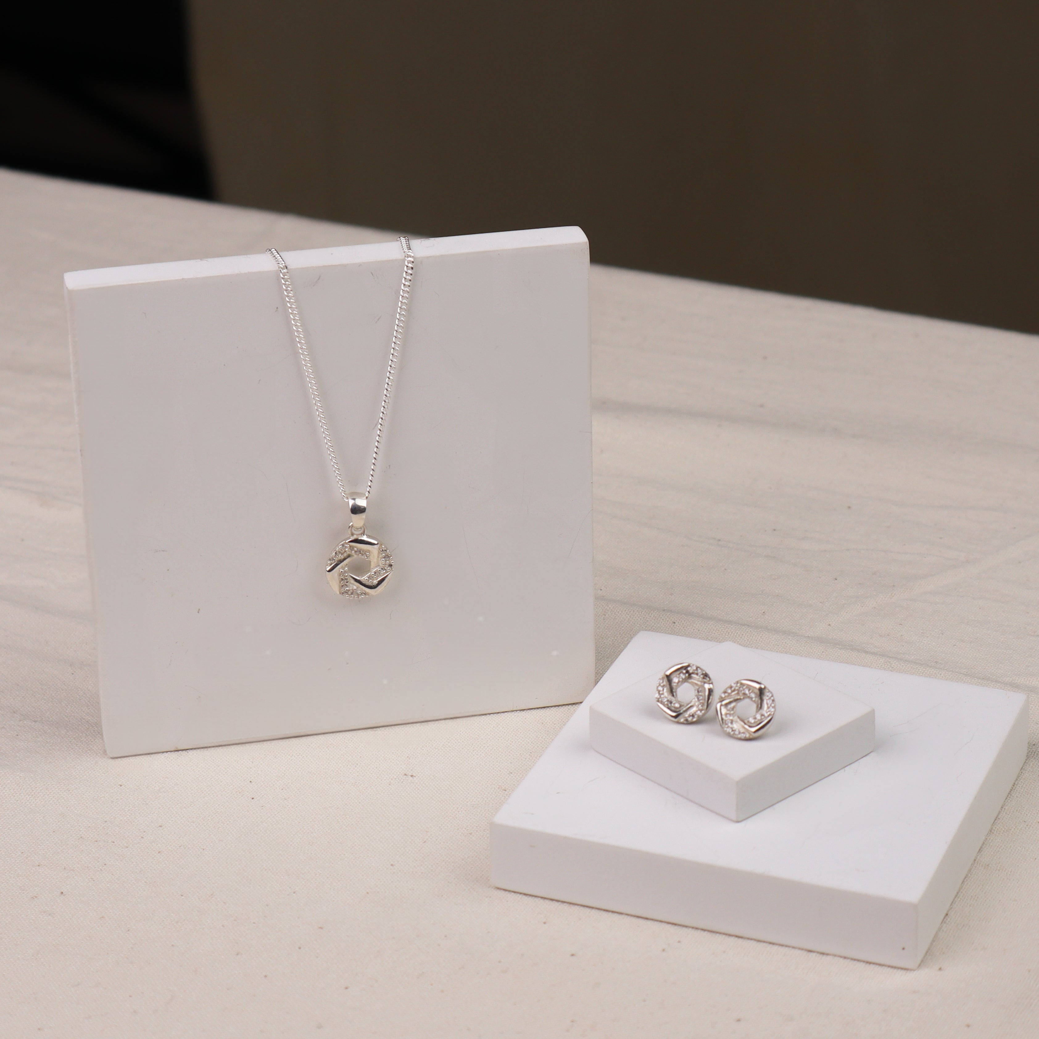 Silver Spiral Zircon Set With Chain