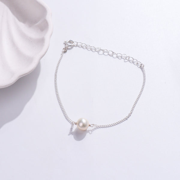 Elegant pearl necklace with silver chain