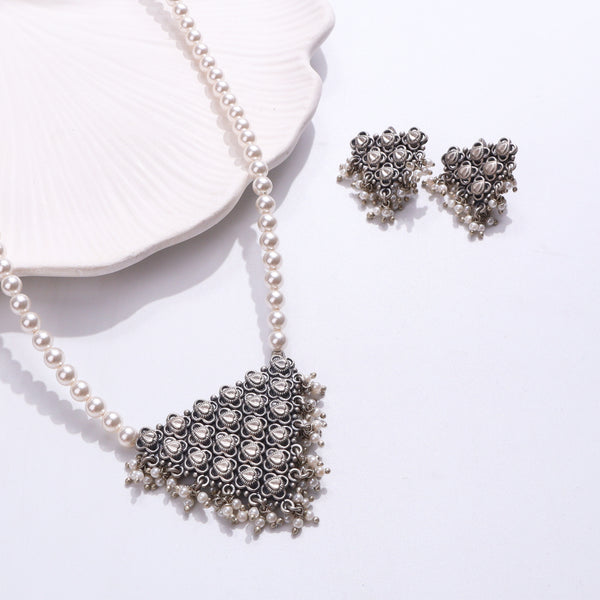 Pearl Necklace Silver Pyramid