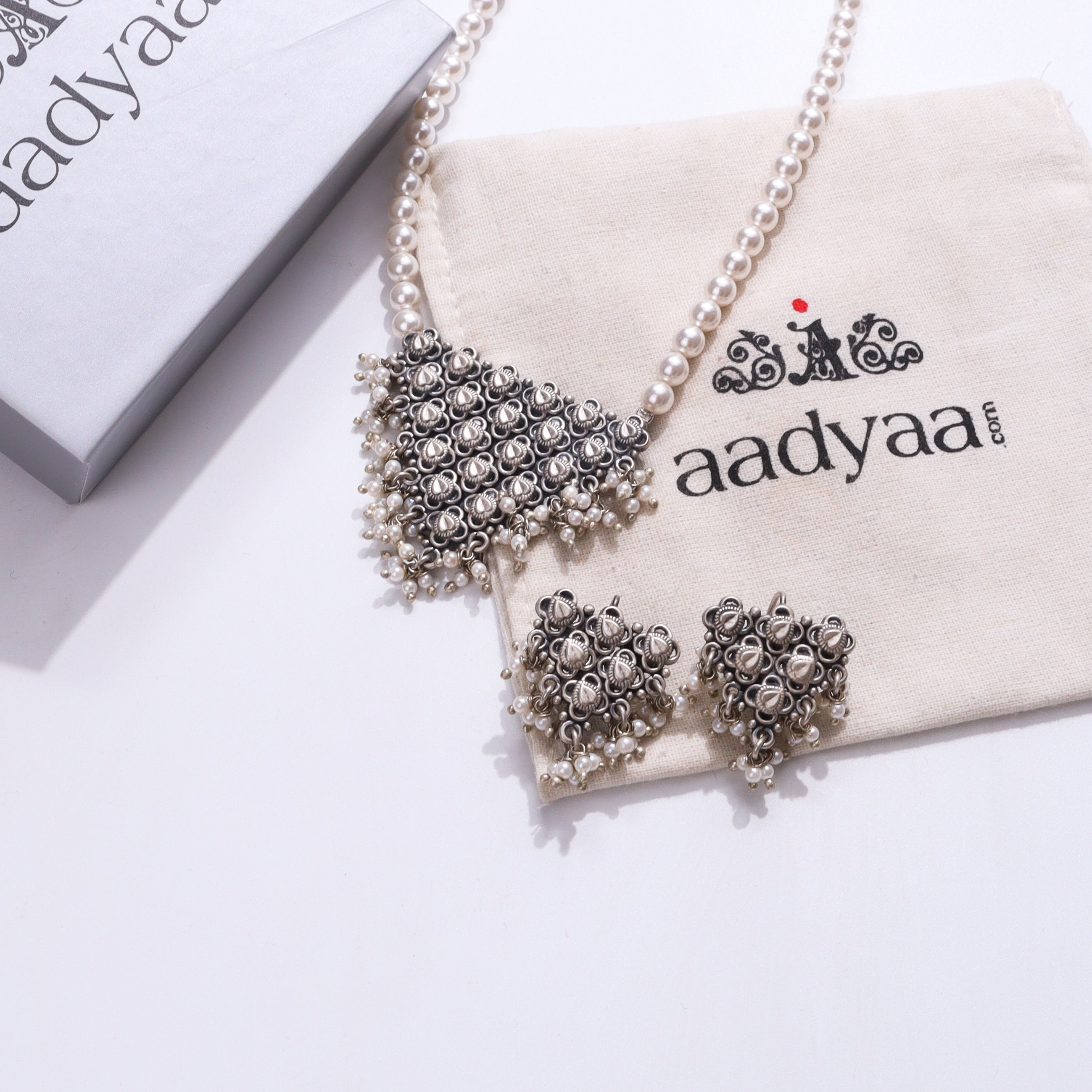 Silver Pyramid Pearl Necklace Set