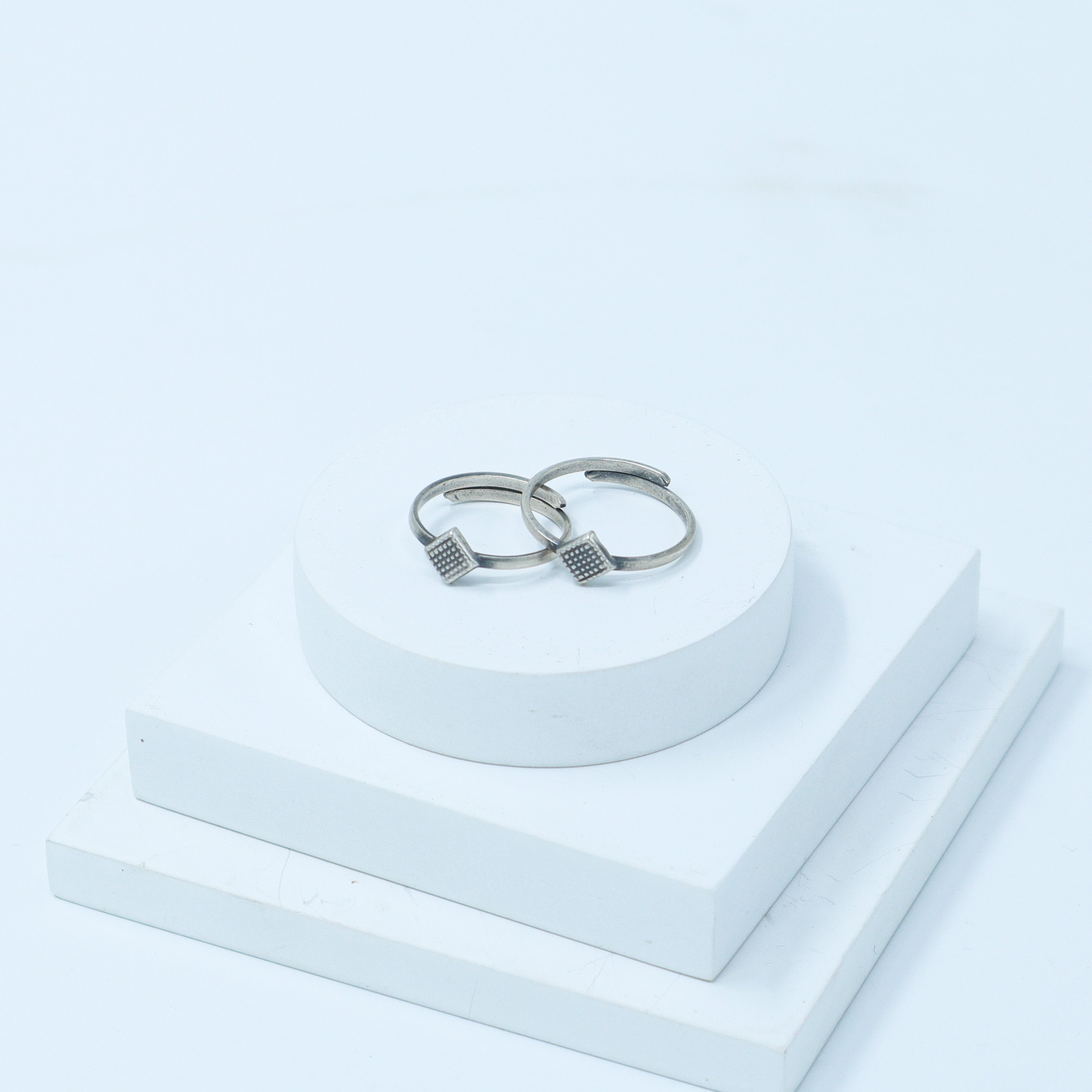 Silver Adjustable Toe ring (Dotted diamond)