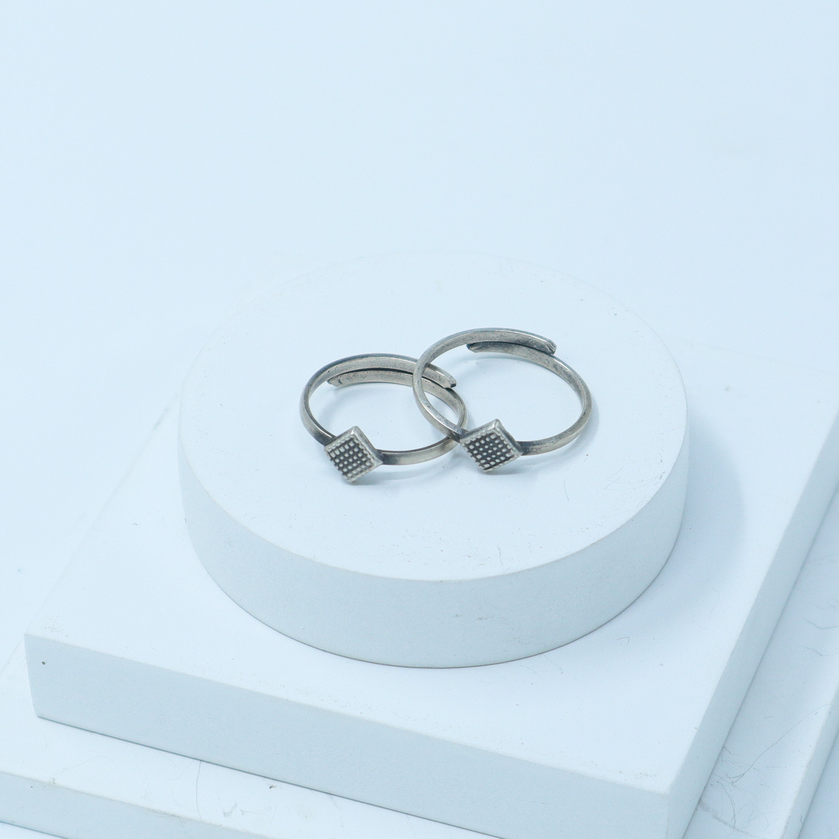 Silver Adjustable Toe ring (Dotted diamond)