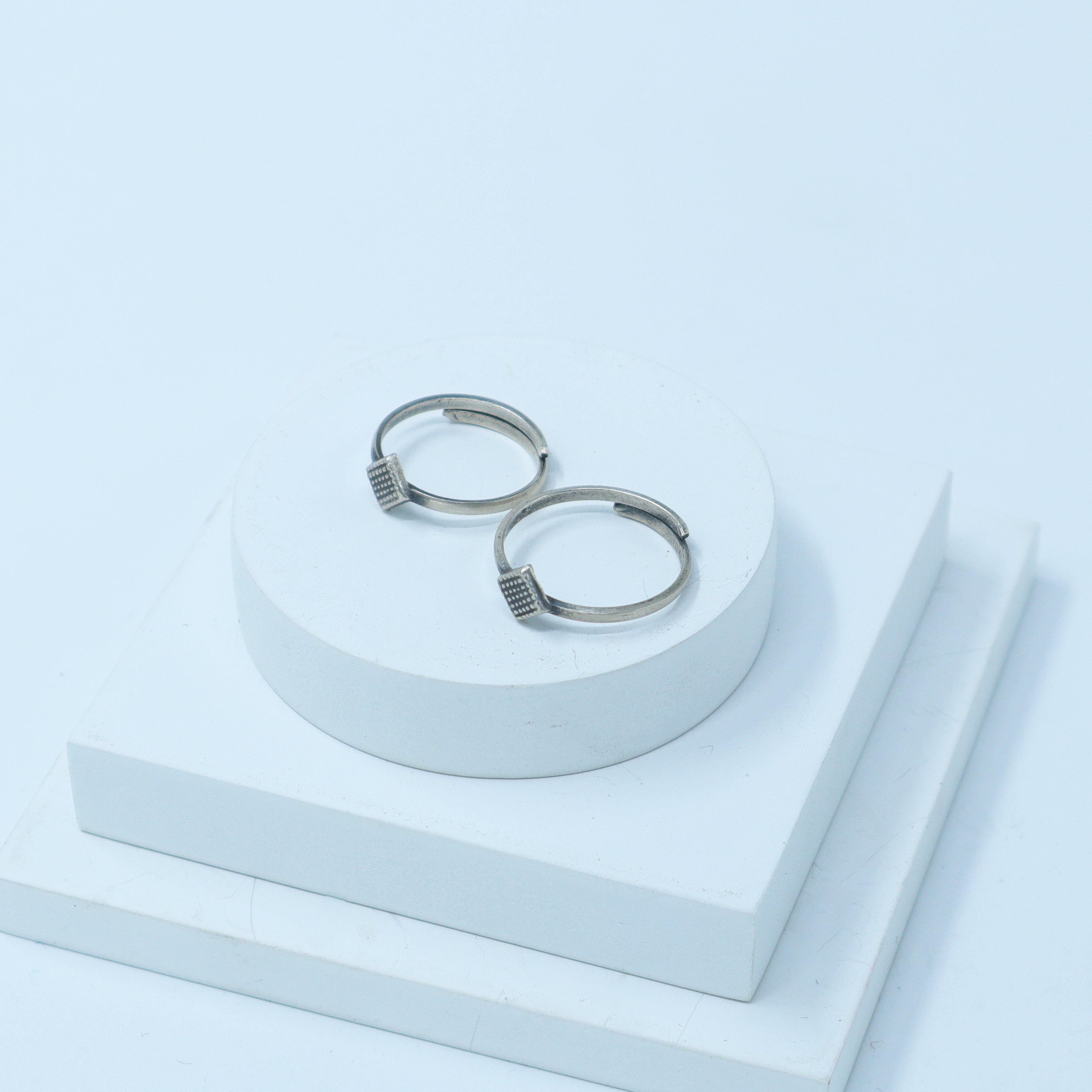 Silver Adjustable Toe ring (Dotted diamond)