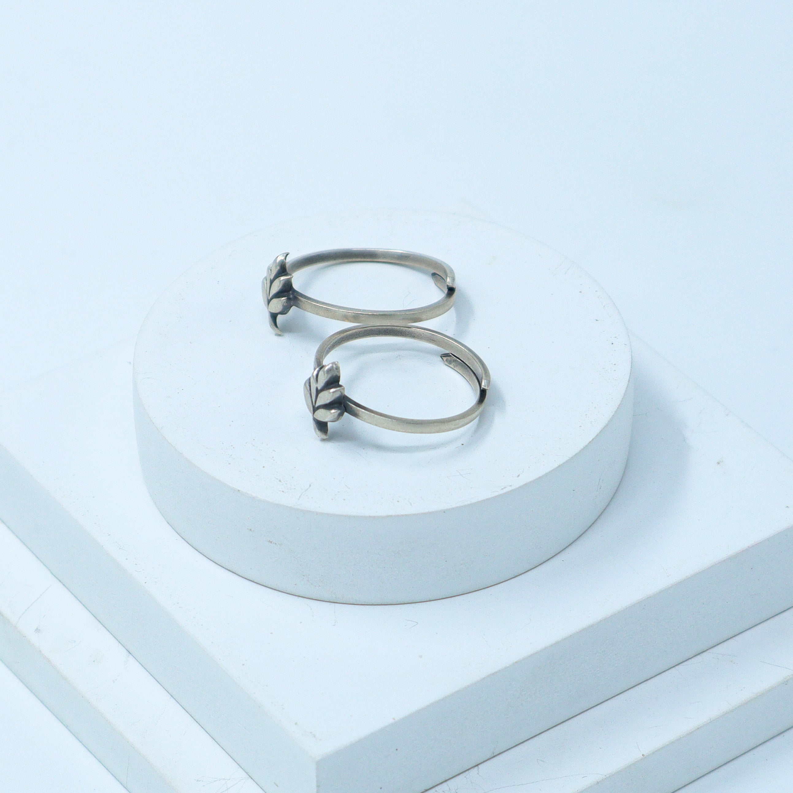 Silver Adjustable Toe ring (Leaf)