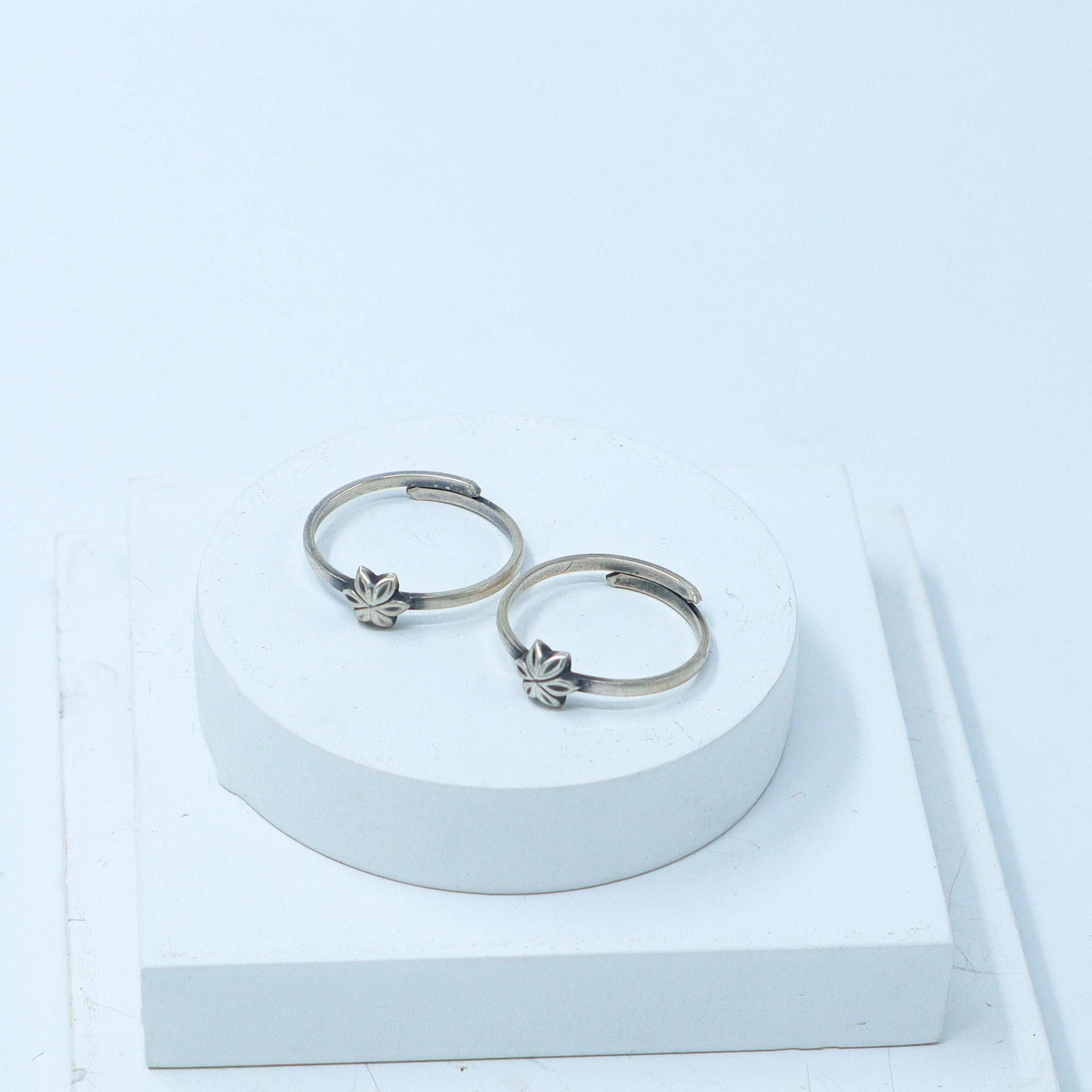 Tiny Silver Adjustable Toe ring (6-petaled flower)