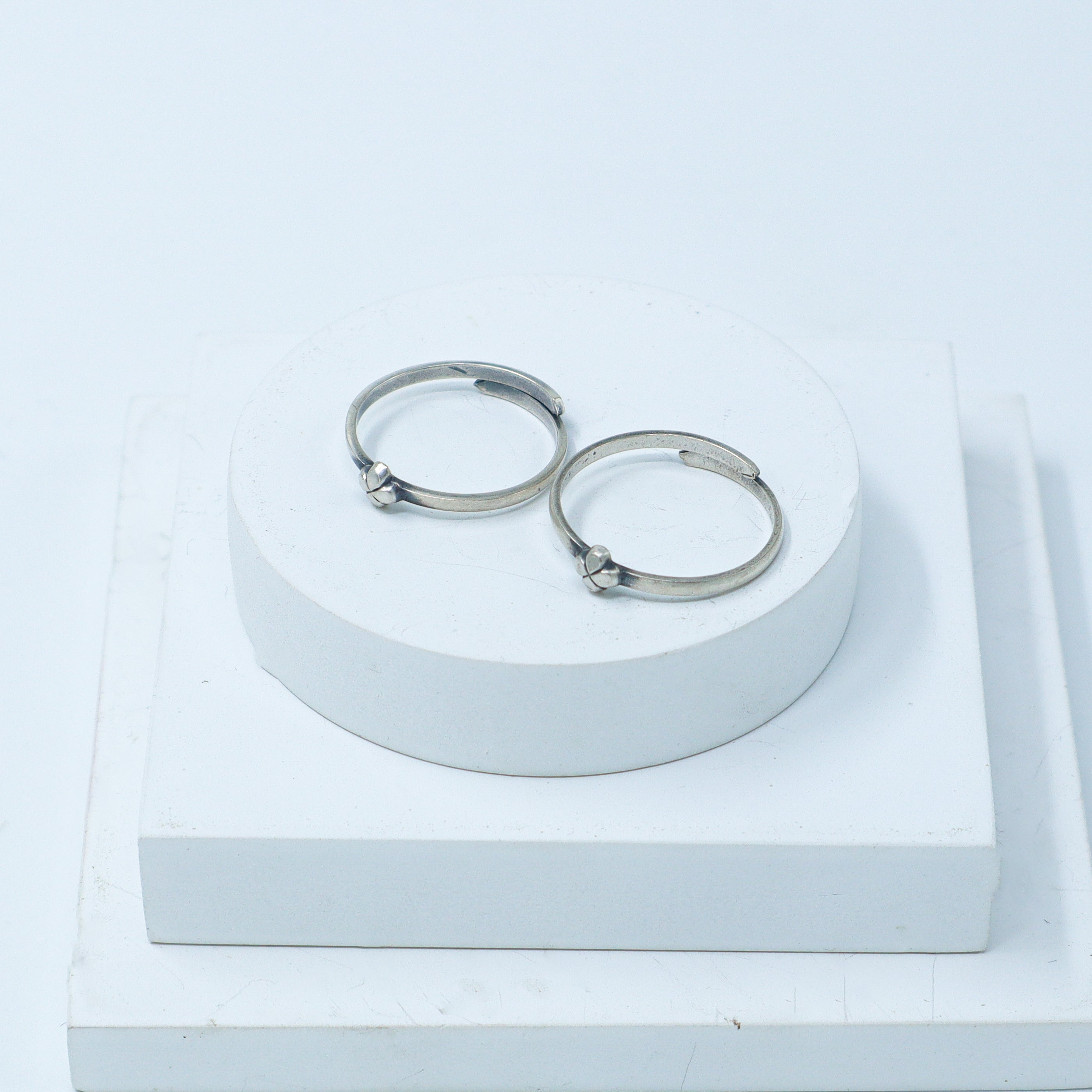 Silver Adjustable Toe ring (Flower)