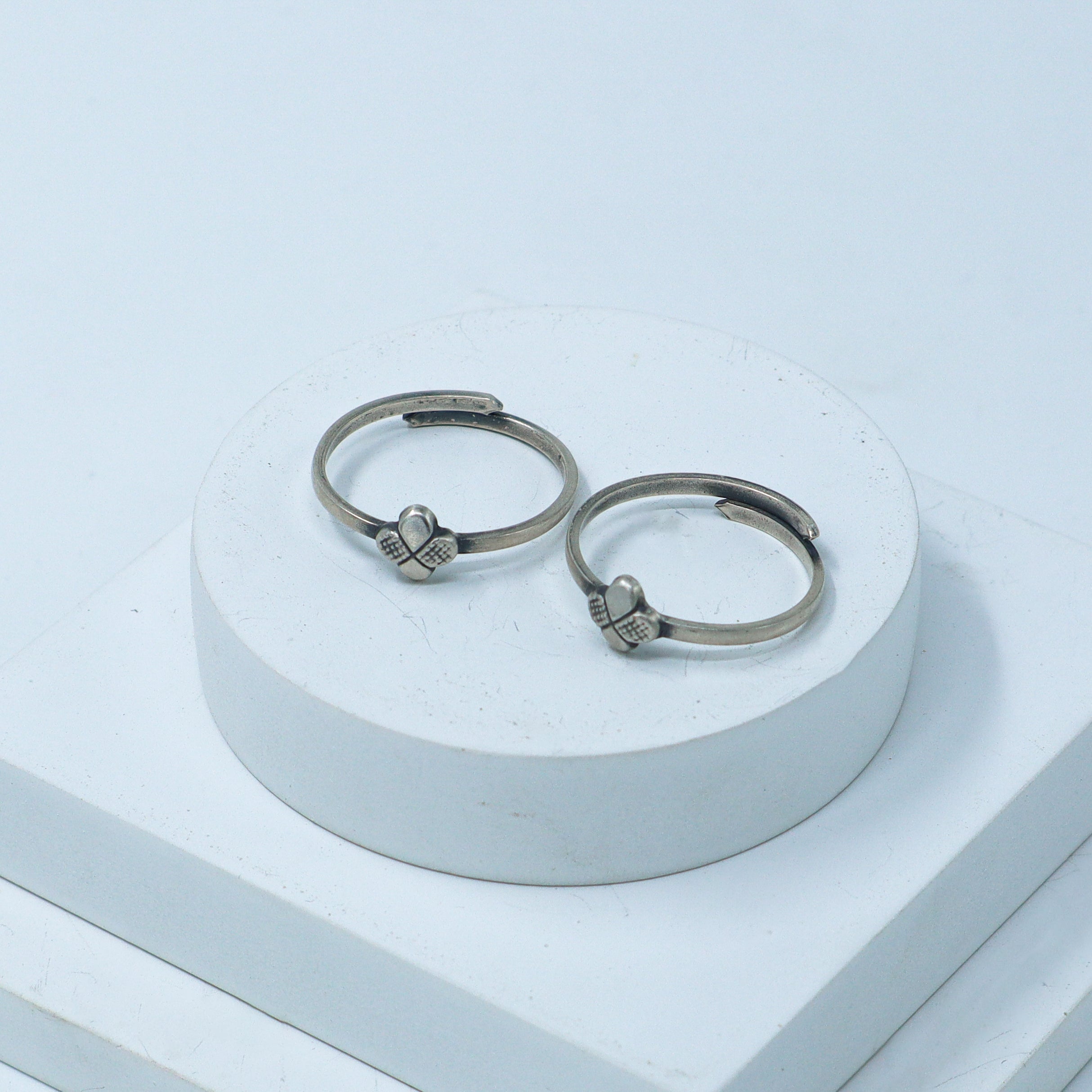 Silver Adjustable Toe ring (Textured 4-petaled flower)