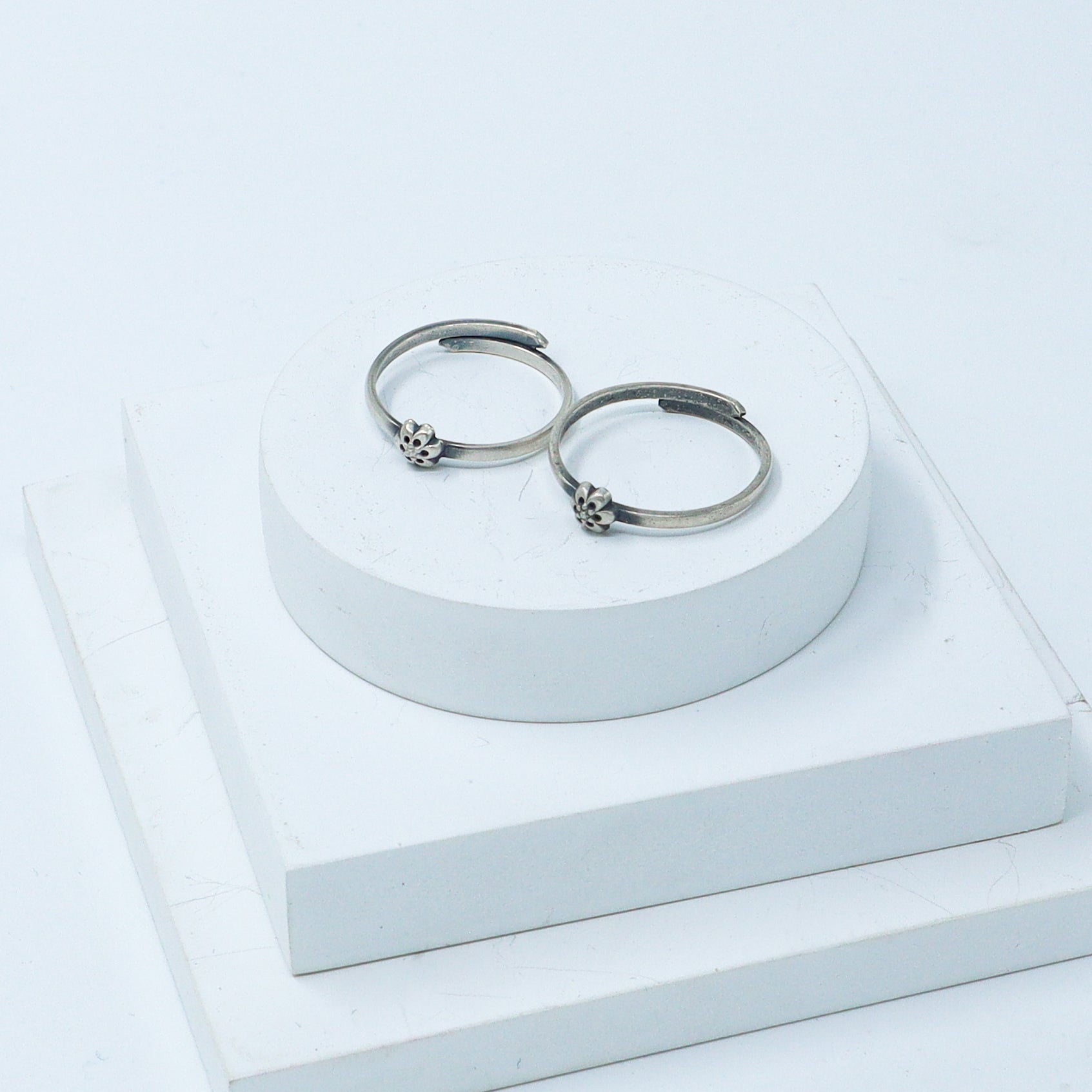 Tiny Silver Adjustable Toe ring (Flower)