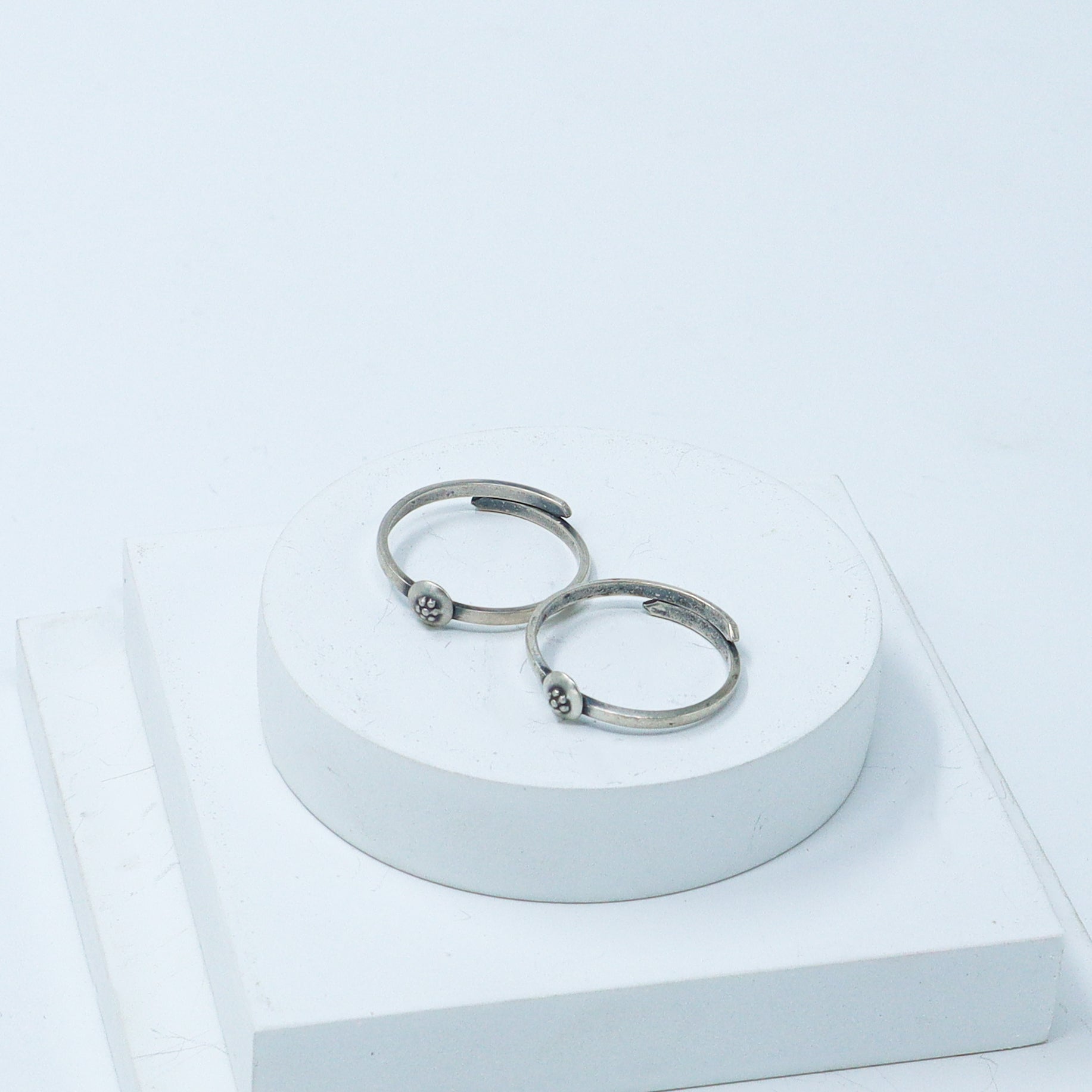 Tiny Silver Adjustable Toe ring (Dome Kudi)