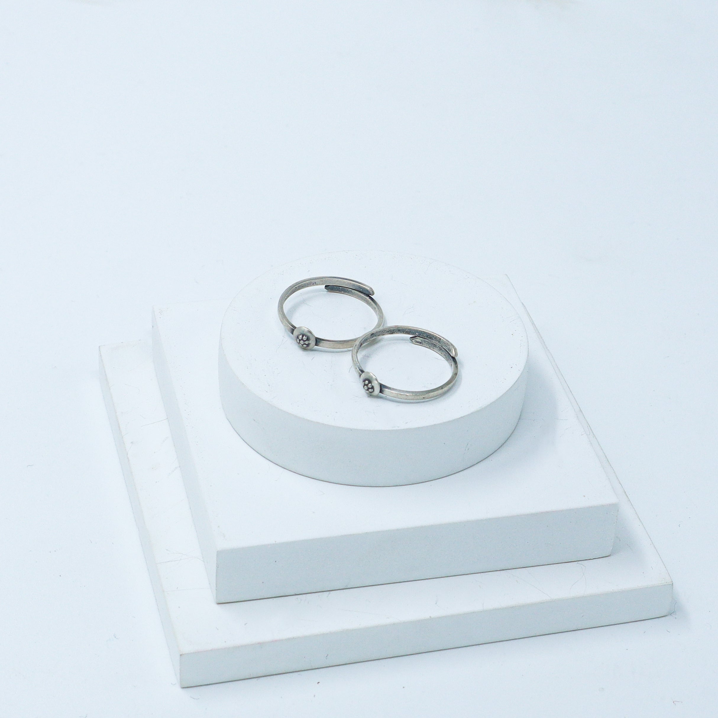 Tiny Silver Adjustable Toe ring (Dome Kudi)