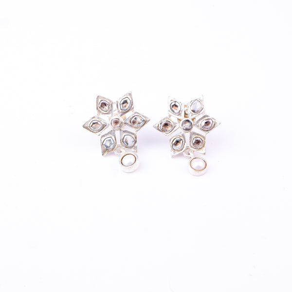 Elegant silver jewelry with leaf motifs and pearls