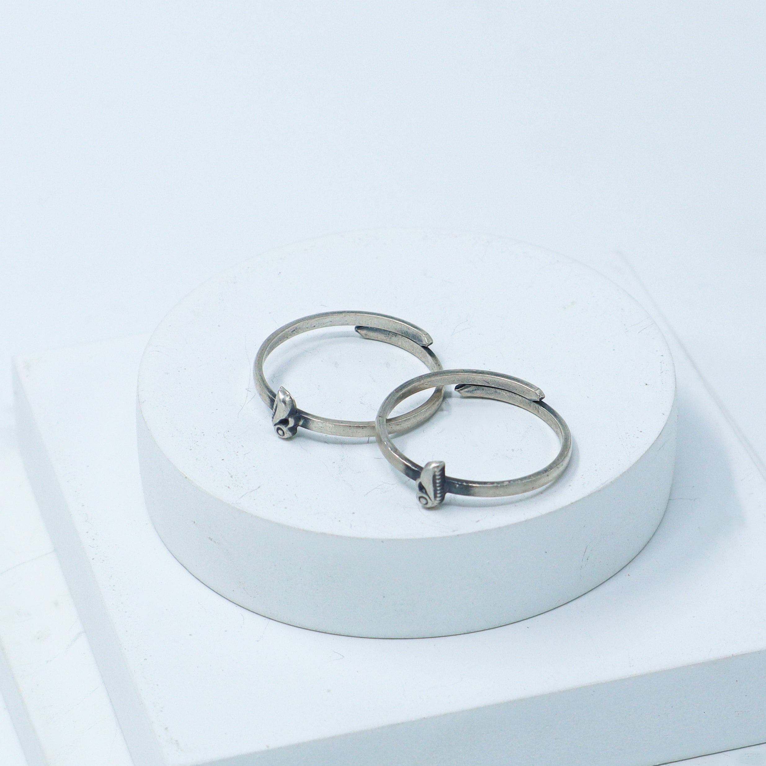 Tiny Silver Adjustable Toe ring (Mayur)