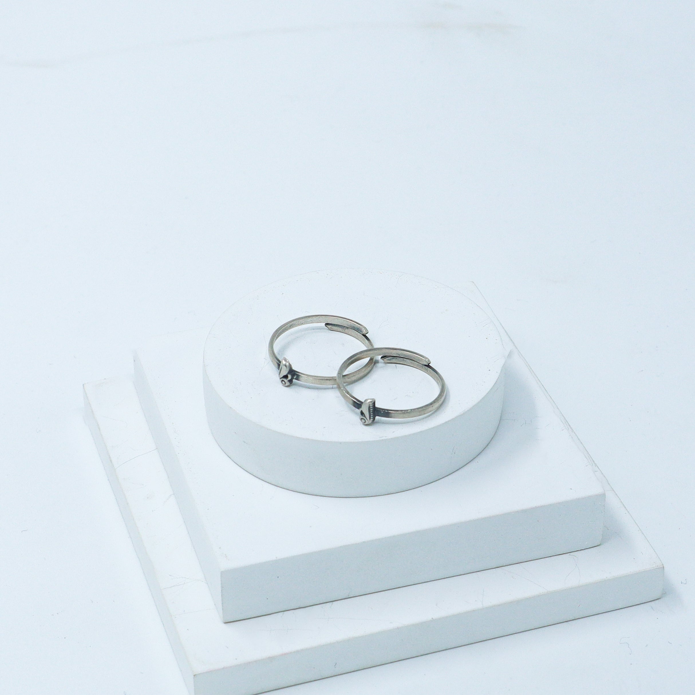 Tiny Silver Adjustable Toe ring (Mayur)